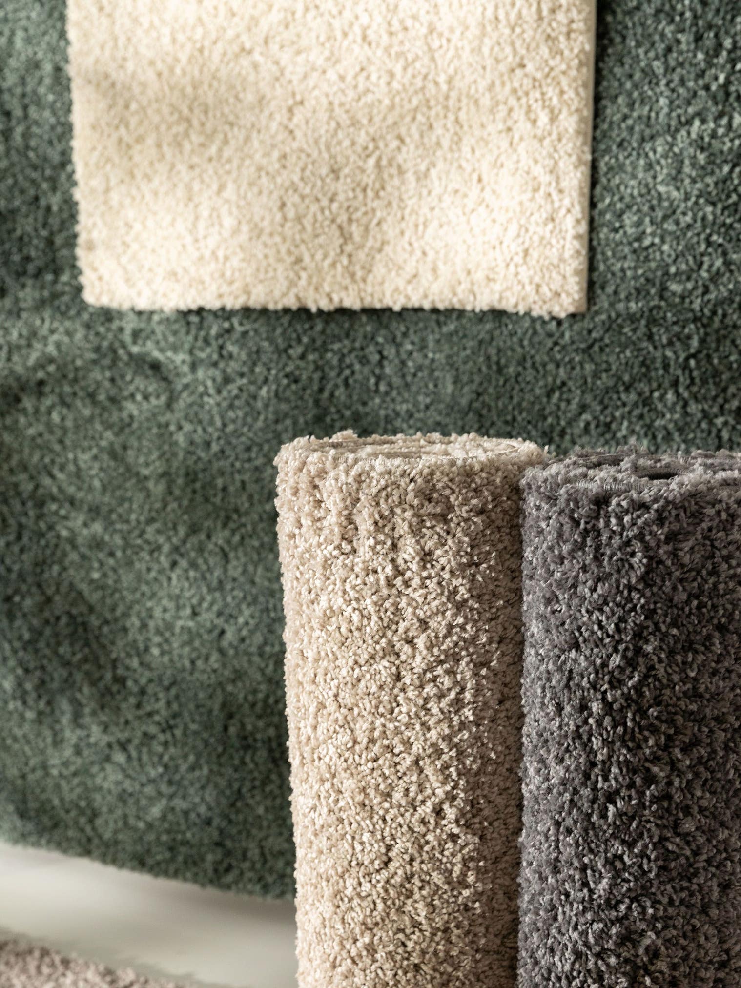 Teppich aus 100% Polypropylen in Beige mit 31 bis 40 mm hohem Flor von benuta Basic