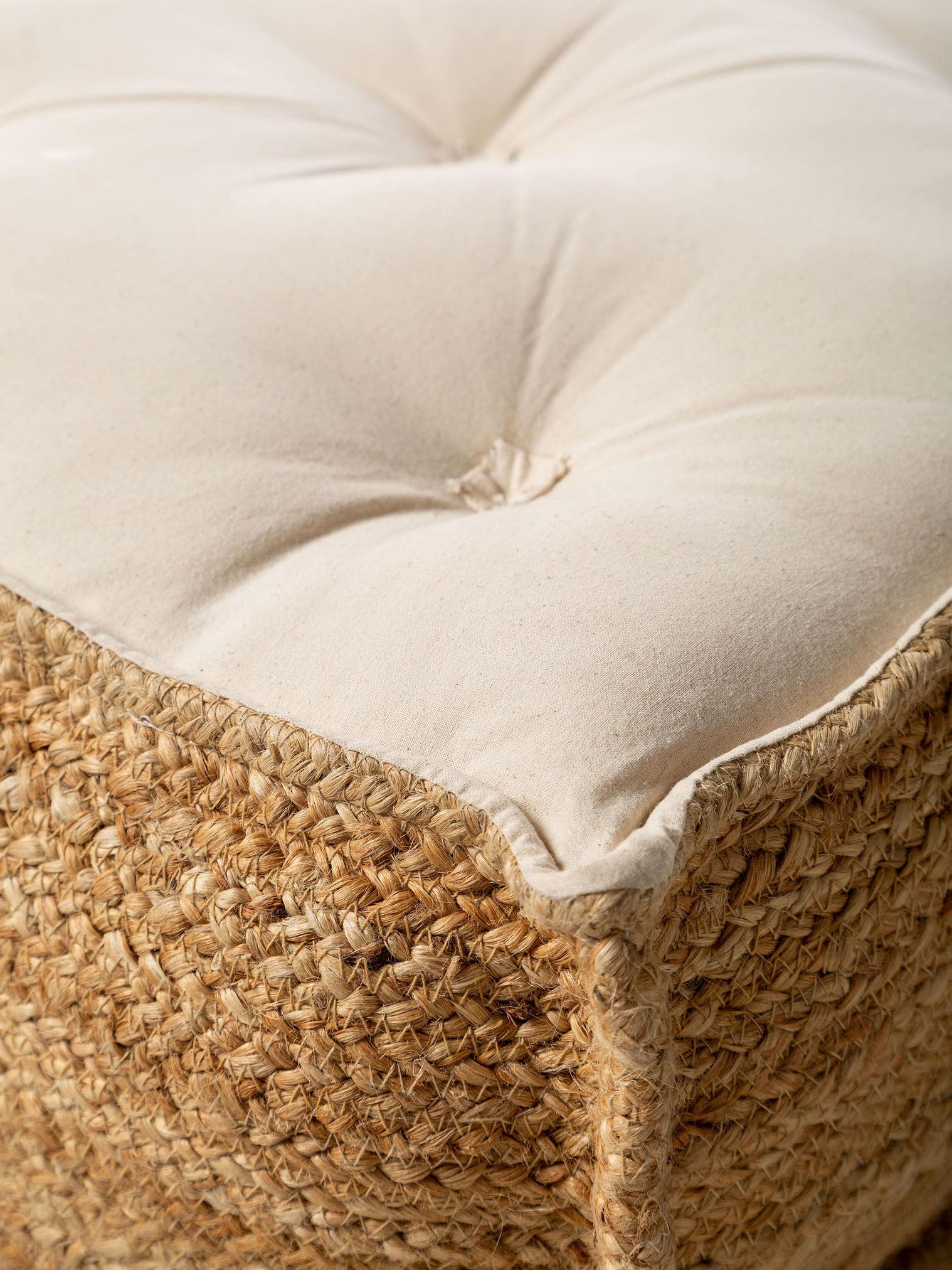 Bodenkissen Jutta Hellbraun im Design  aus 80% Jute, 20% Baumwolle von benuta Pure