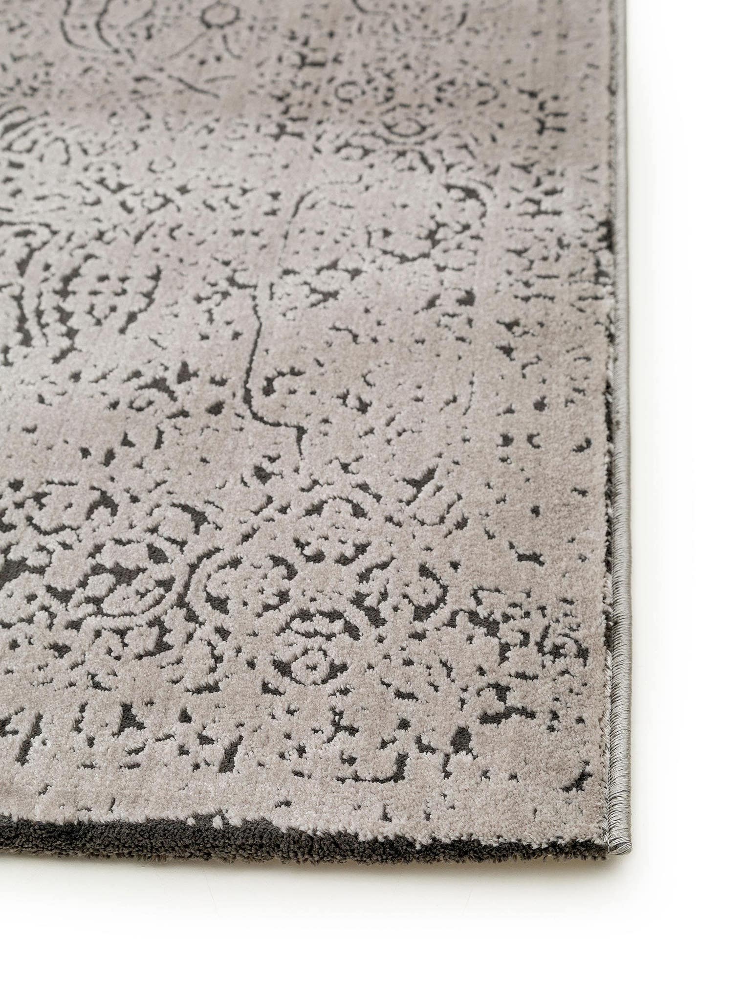 Tapis en 100% Polyester en Gris avec une pile de 6 - 10 mm de hauteur de benuta