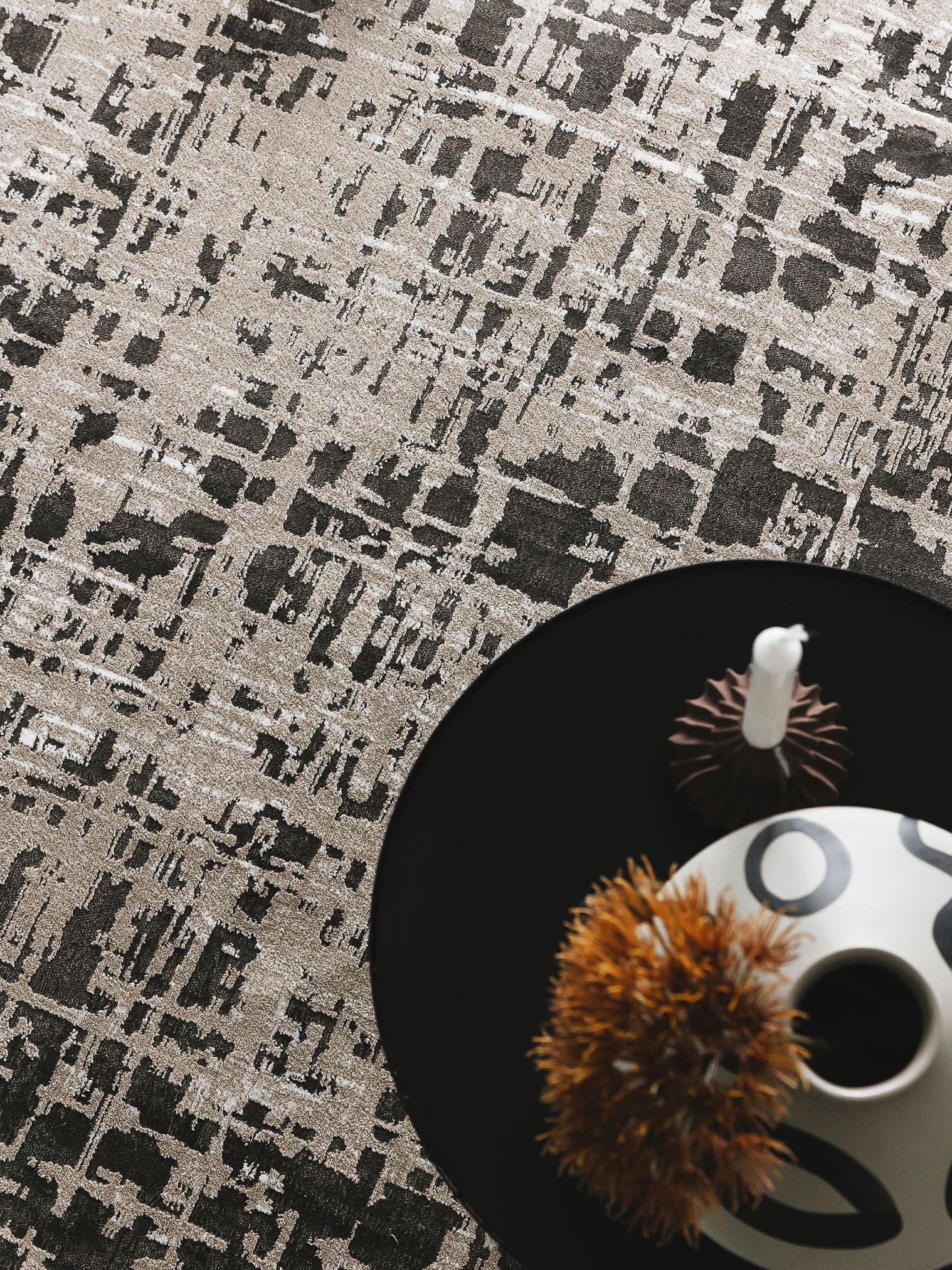 Teppich aus 100% Polyester in Grau mit 6 bis 10 mm hohem Flor von benuta Nest