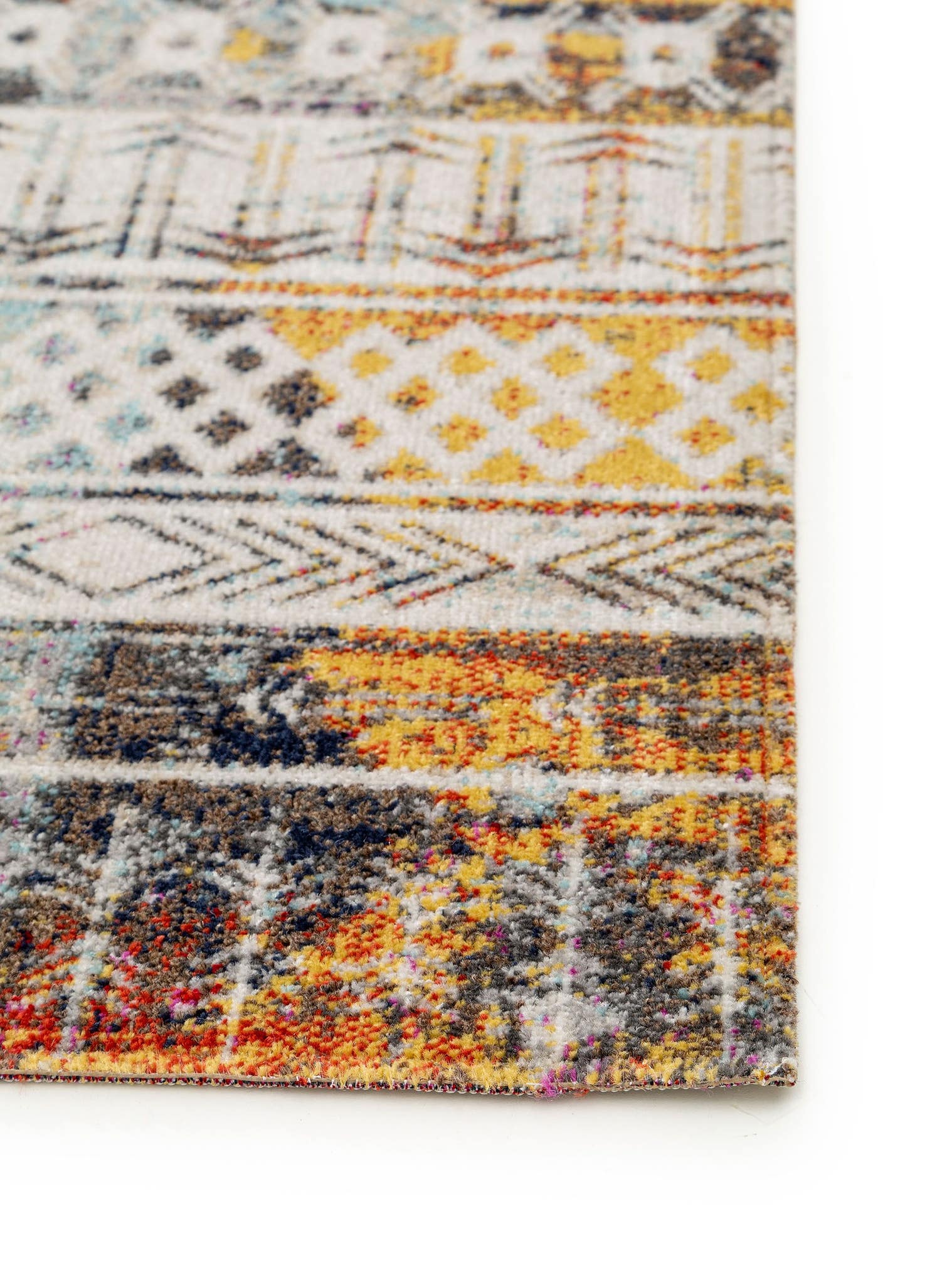 Teppich aus 100% Polypropylen in Multicolor mit bis 5 mm hohem Flor von benuta Nest