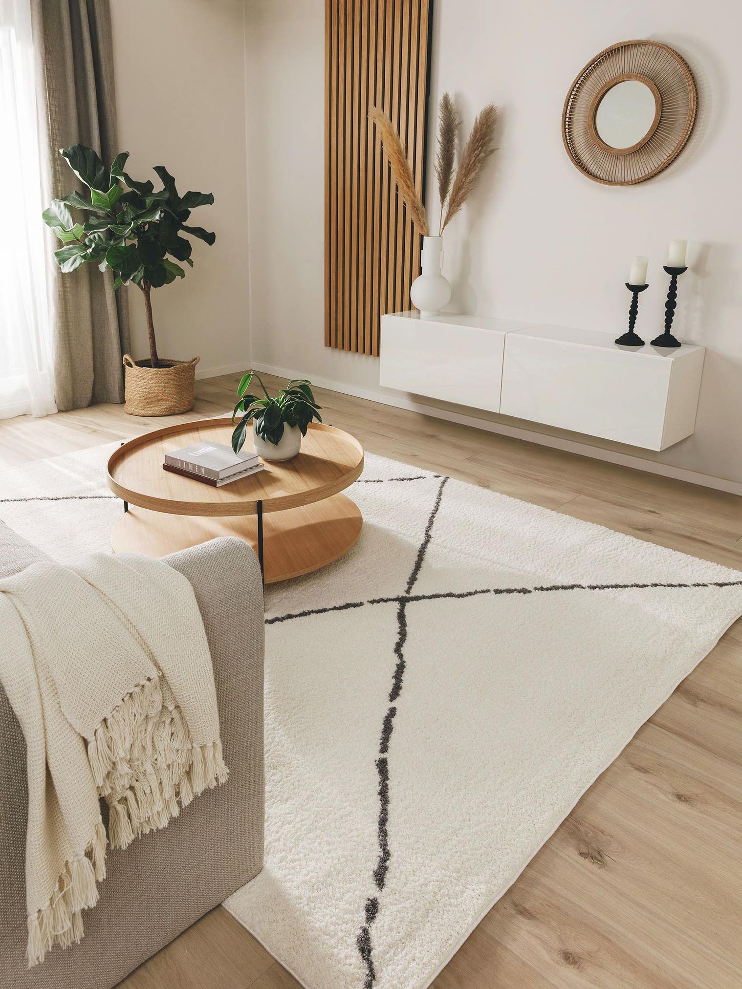Tapijt van 100% Polyester (microfiber) in Beige met een 21 - 30 mm hoge pool van benuta Nest