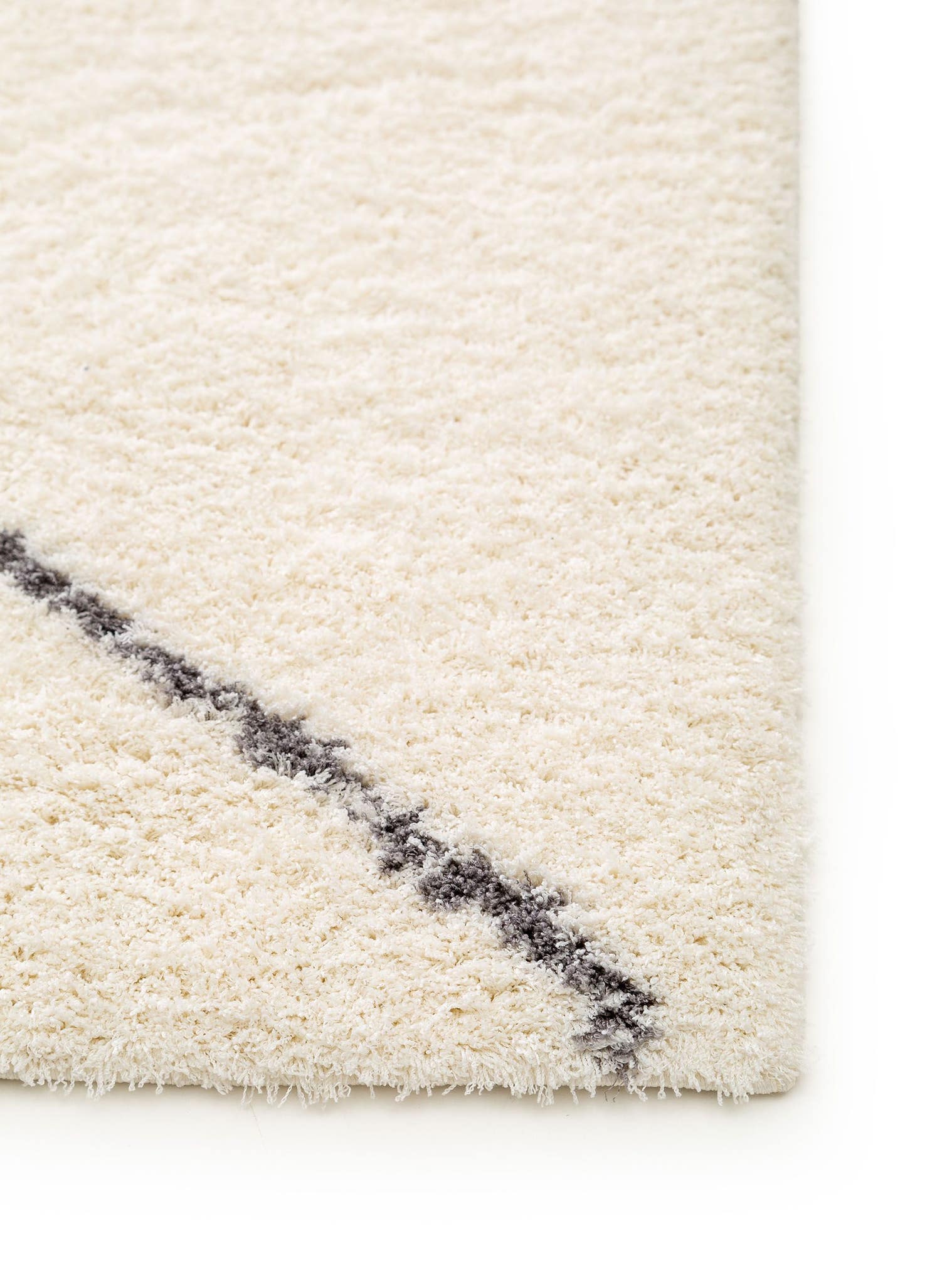 Tapijt van 100% Polyester (microfiber) in Beige met een 21 - 30 mm hoge pool van benuta Nest
