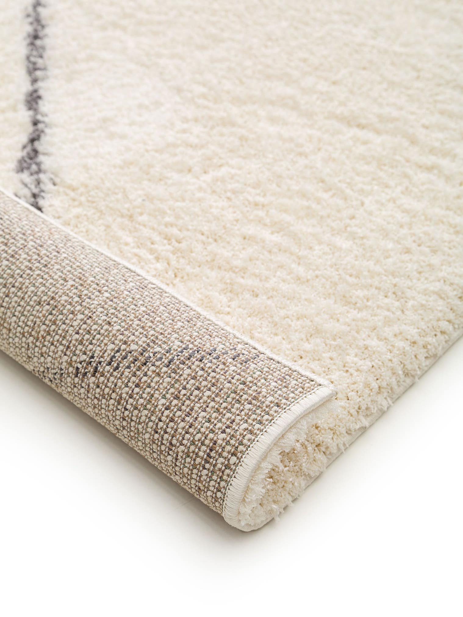 Tapijt van 100% Polyester (microfiber) in Beige met een 21 - 30 mm hoge pool van benuta Nest