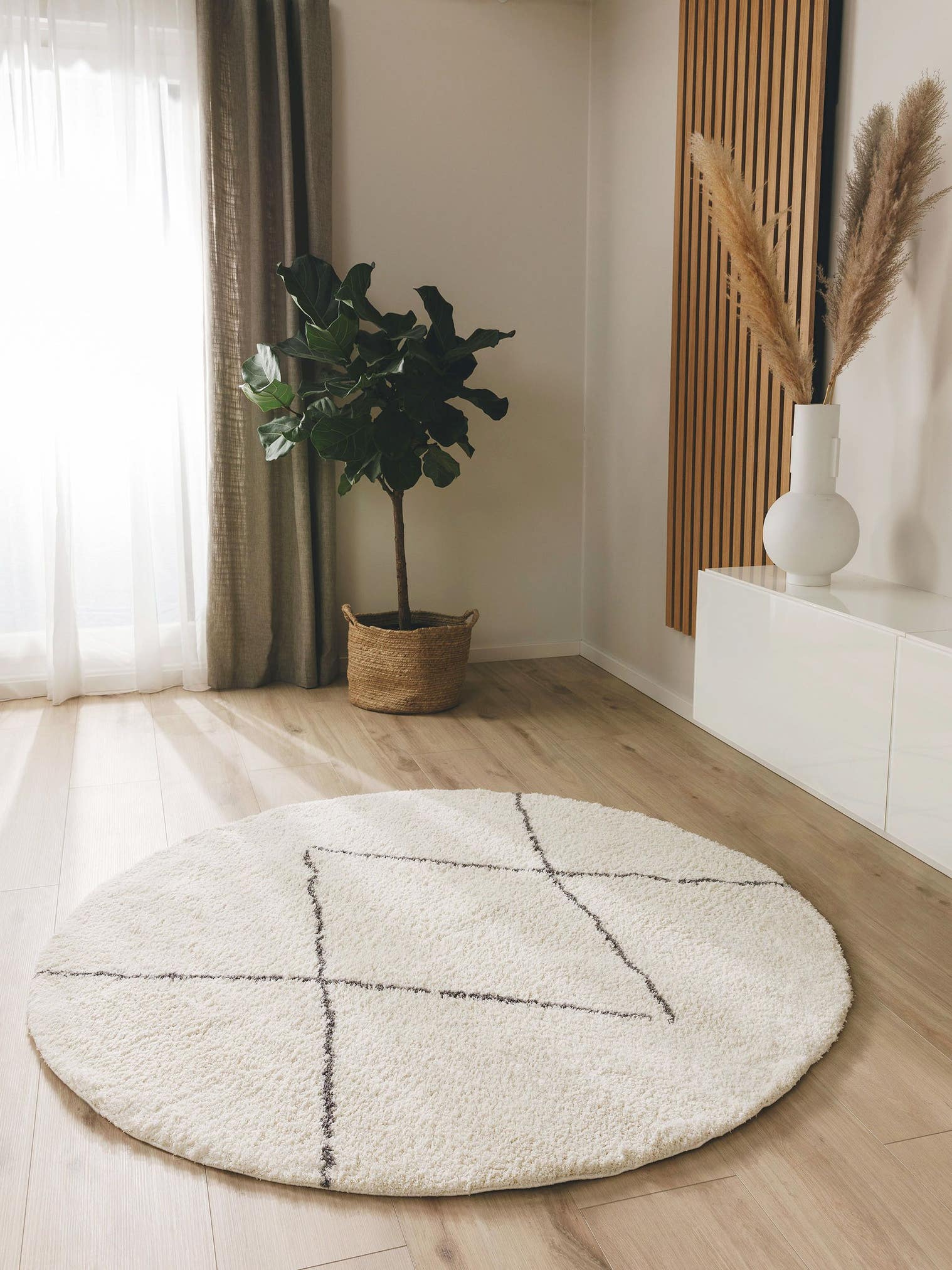 Tapijt van 100% Polyester (microfiber) in Beige met een 21 - 30 mm hoge pool van benuta Nest