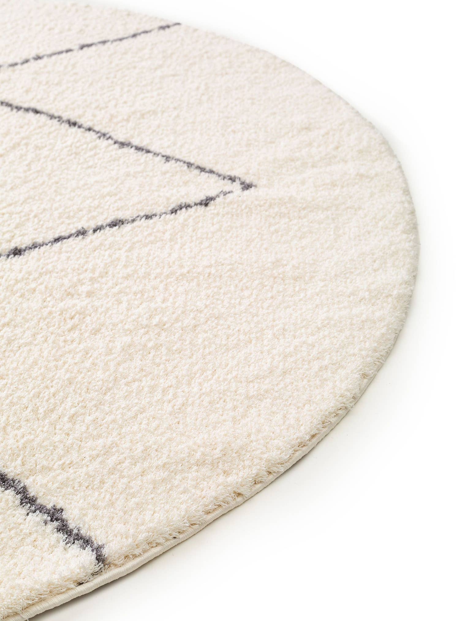 Teppich aus 100% Polyester (Mikrofaser) in Beige mit 21 bis 30 mm hohem Flor von benuta Nest