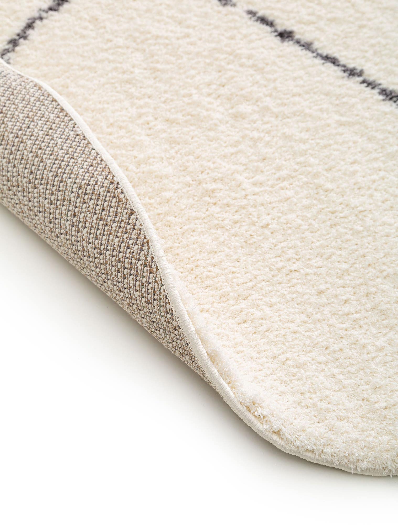Tapijt van 100% Polyester (microfiber) in Beige met een 21 - 30 mm hoge pool van benuta Nest