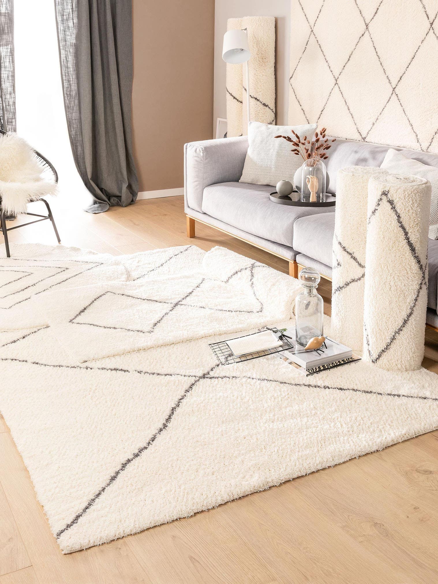 Tapijt van 100% Polyester (microfiber) in Beige met een 21 - 30 mm hoge pool van benuta Nest