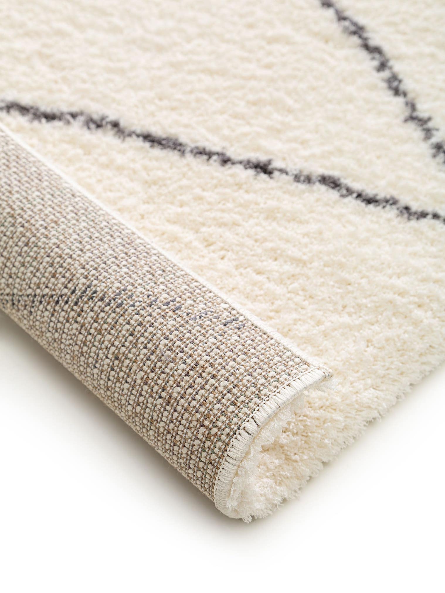 Tapijt van 100% Polyester (microfiber) in Beige met een 21 - 30 mm hoge pool van benuta Nest