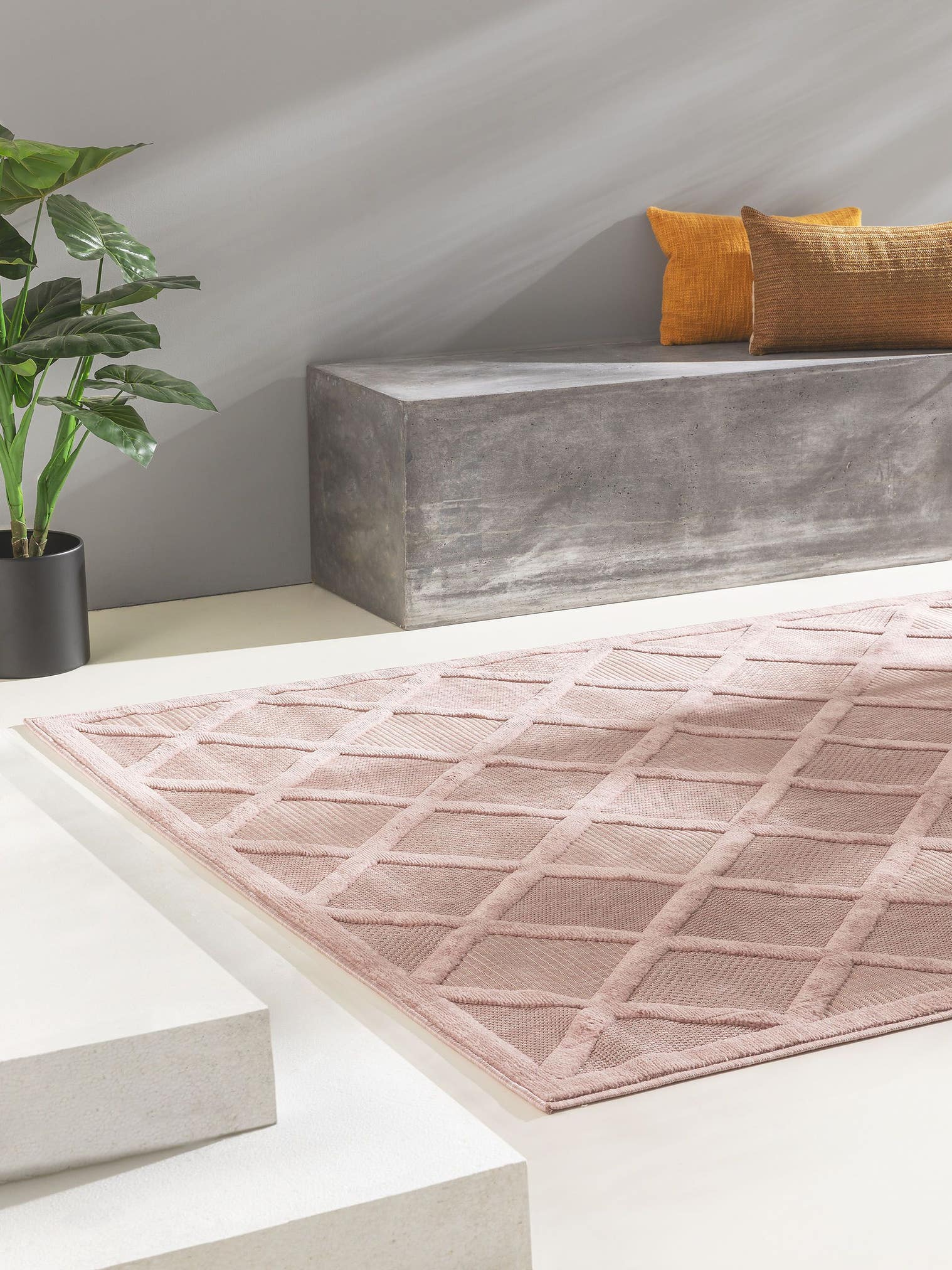 Rug made of 100% Polypropylene in Pink with a 1- 5 mm high pile by benuta Nest