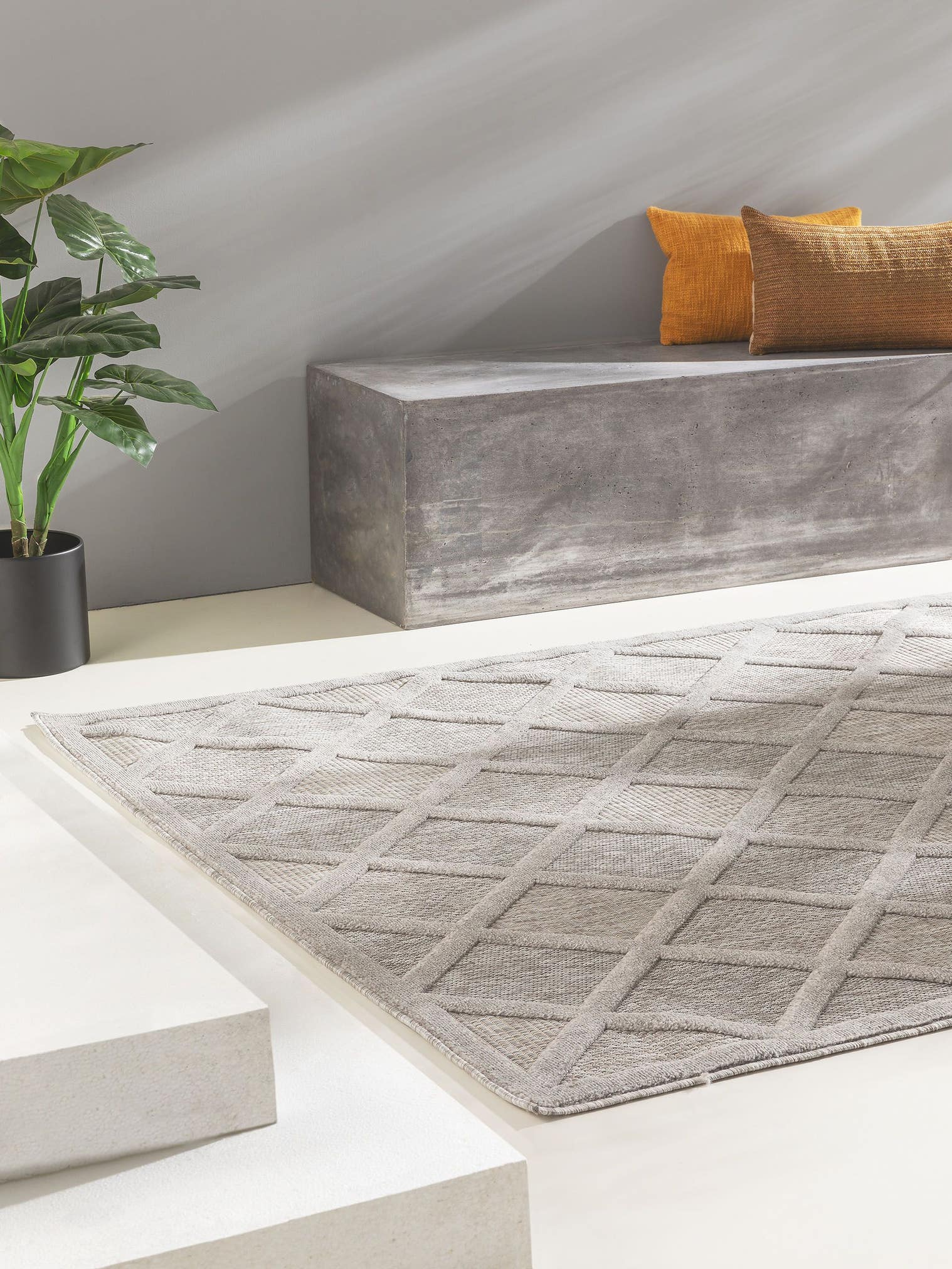 Teppich aus 100% Polypropylen in Grau mit bis 5 mm hohem Flor von benuta Nest