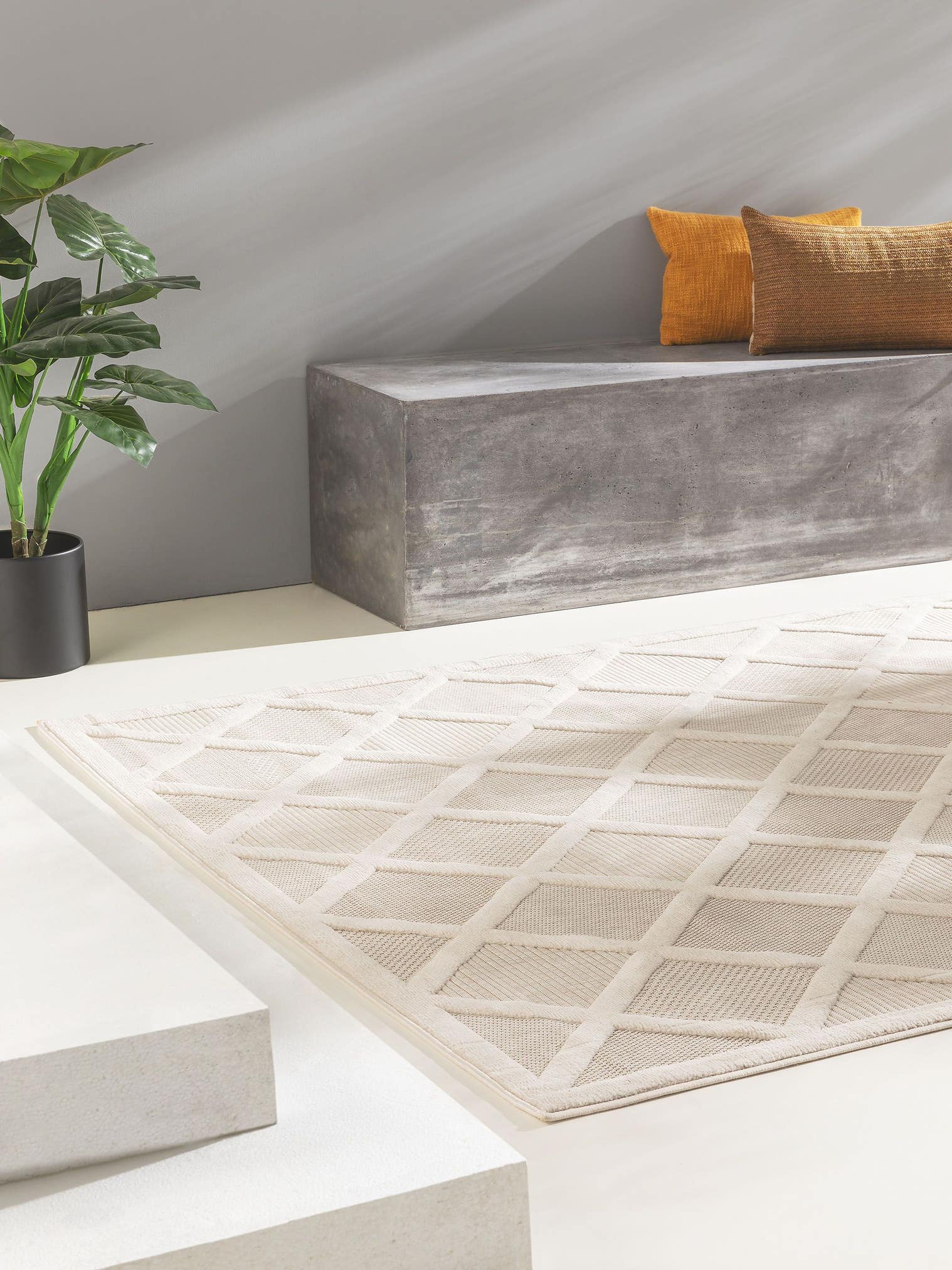 Teppich aus 100% Polypropylen in Beige mit bis 5 mm hohem Flor von benuta Nest
