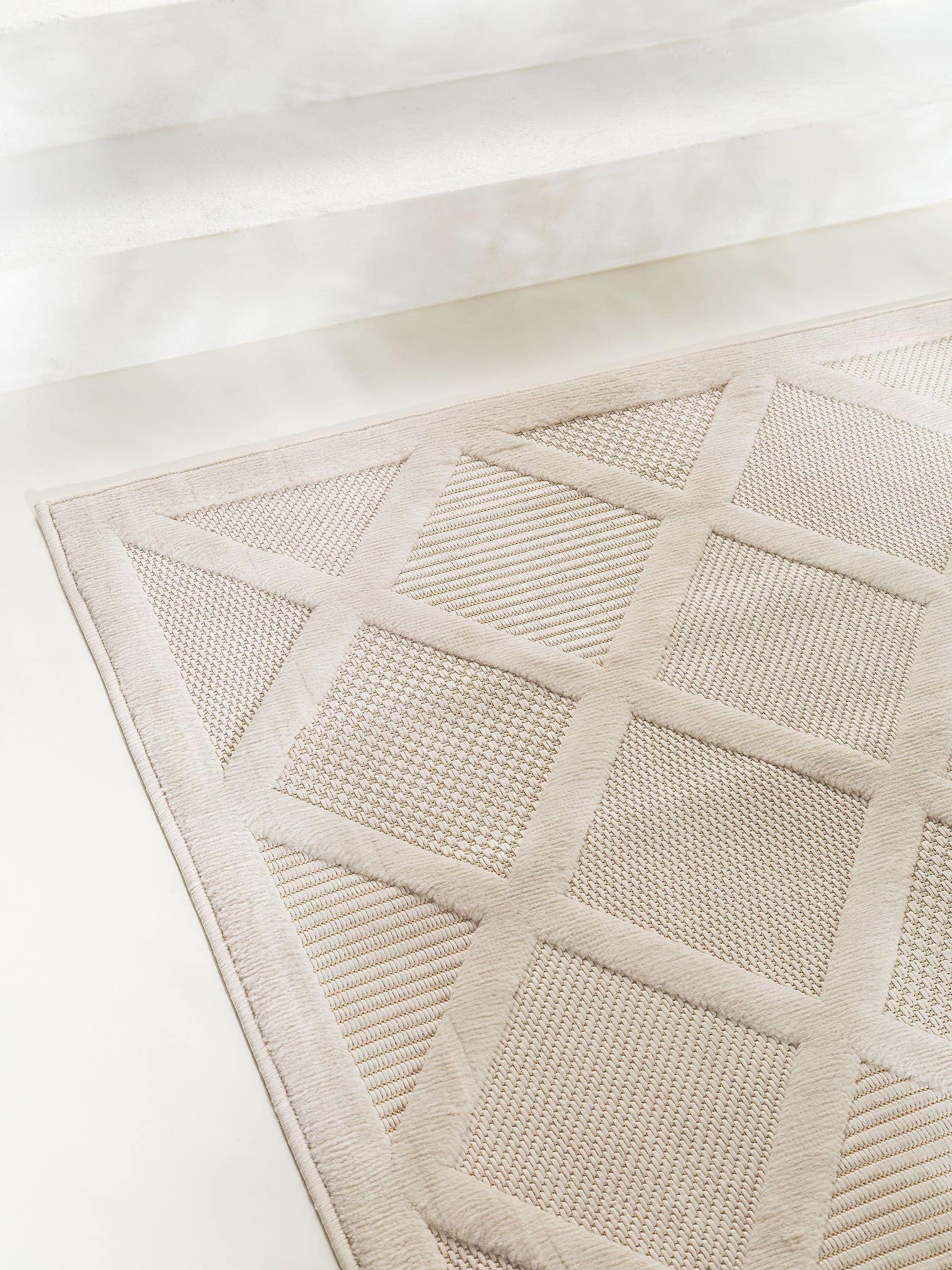Teppich aus 100% Polypropylen in Beige mit bis 5 mm hohem Flor von benuta Nest