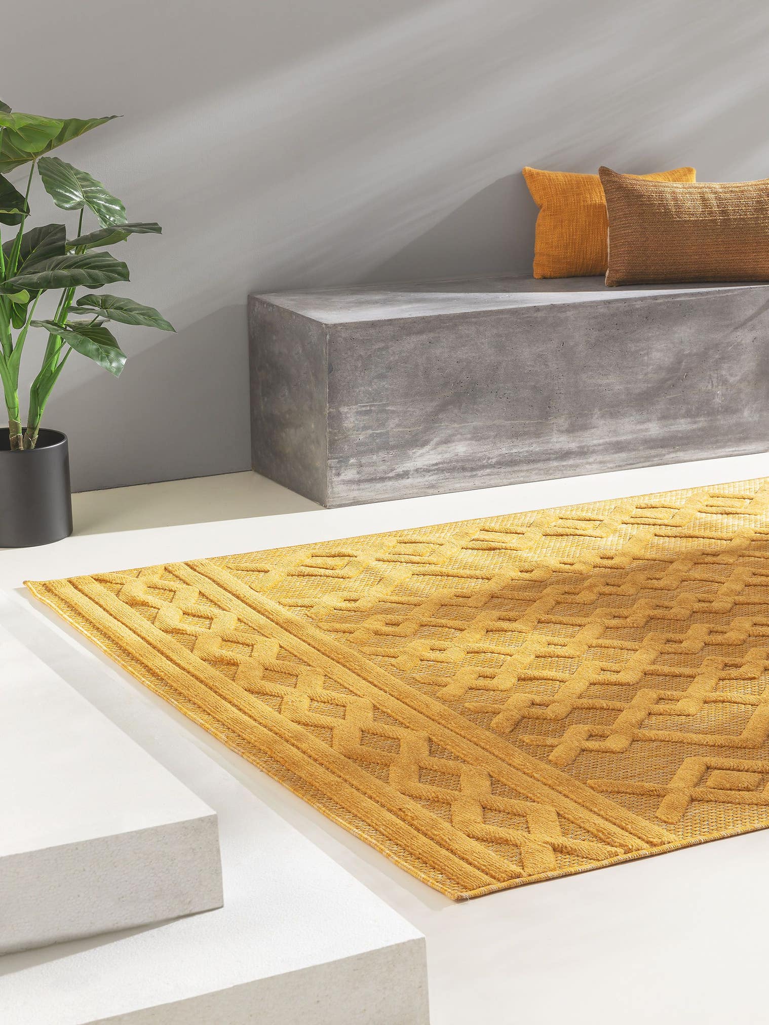 Teppich aus 100% Polypropylen in Gelb mit bis 5 mm hohem Flor von benuta Nest