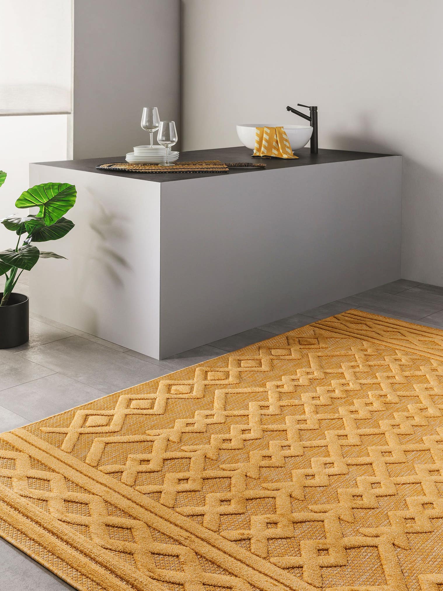 Teppich aus 100% Polypropylen in Gelb mit bis 5 mm hohem Flor von benuta Nest