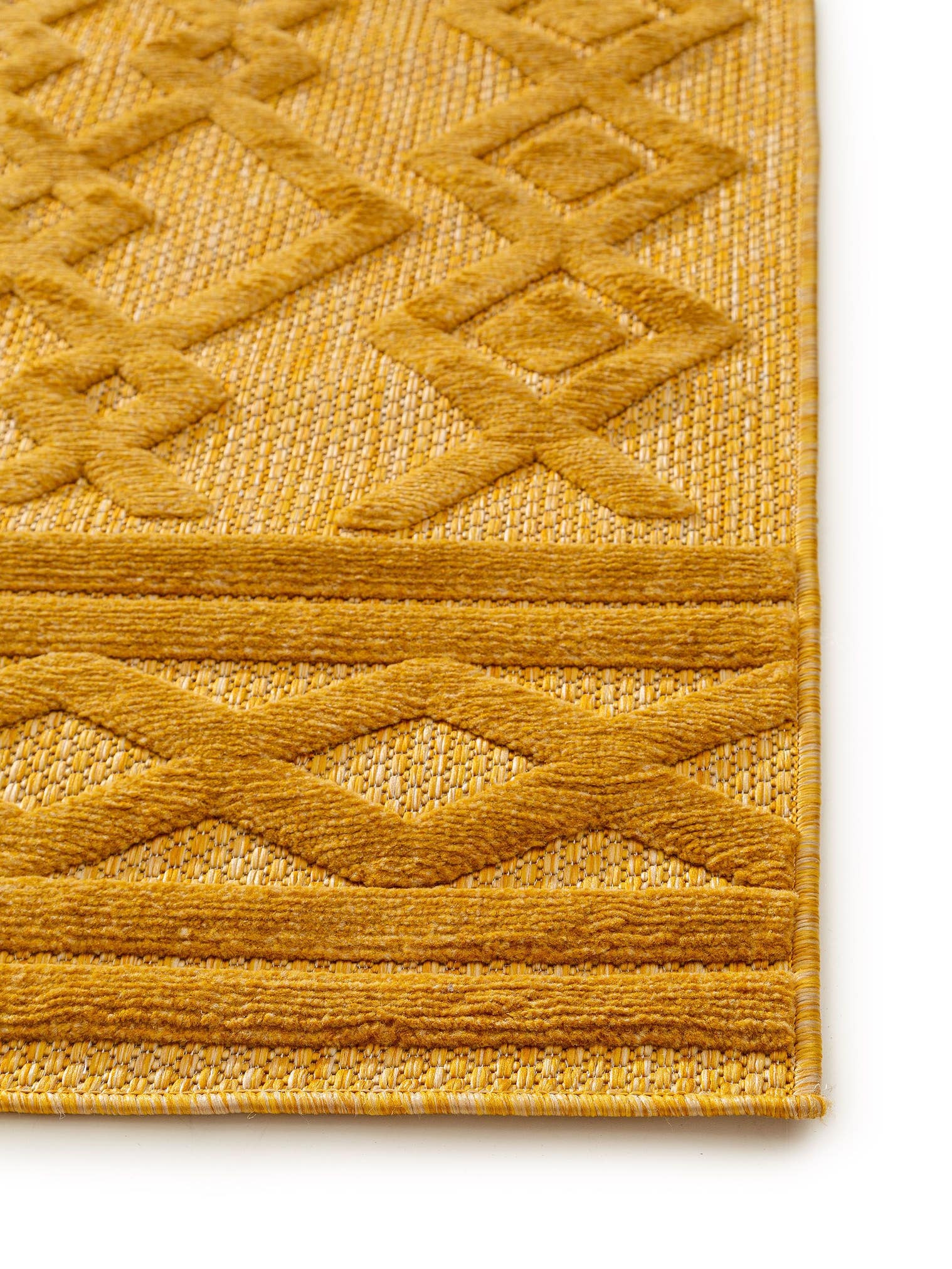 Teppich aus 100% Polypropylen in Gelb mit bis 5 mm hohem Flor von benuta Nest