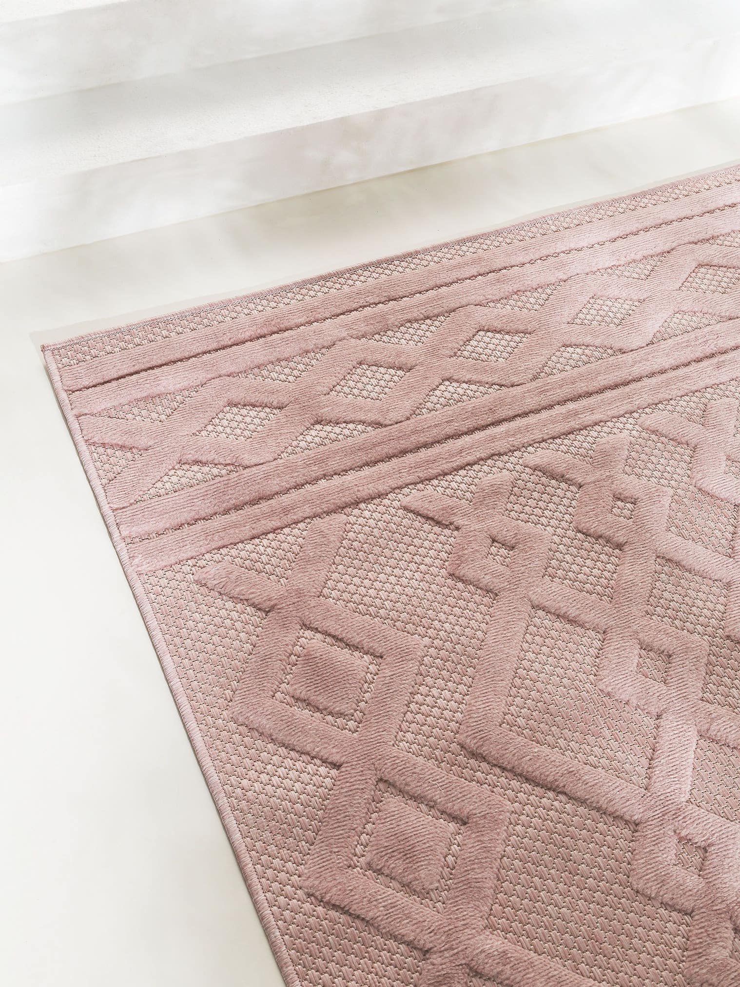 Tapis en 100% Polypropylène en Rose avec une pile de 1- 5 mm de hauteur de benuta Nest