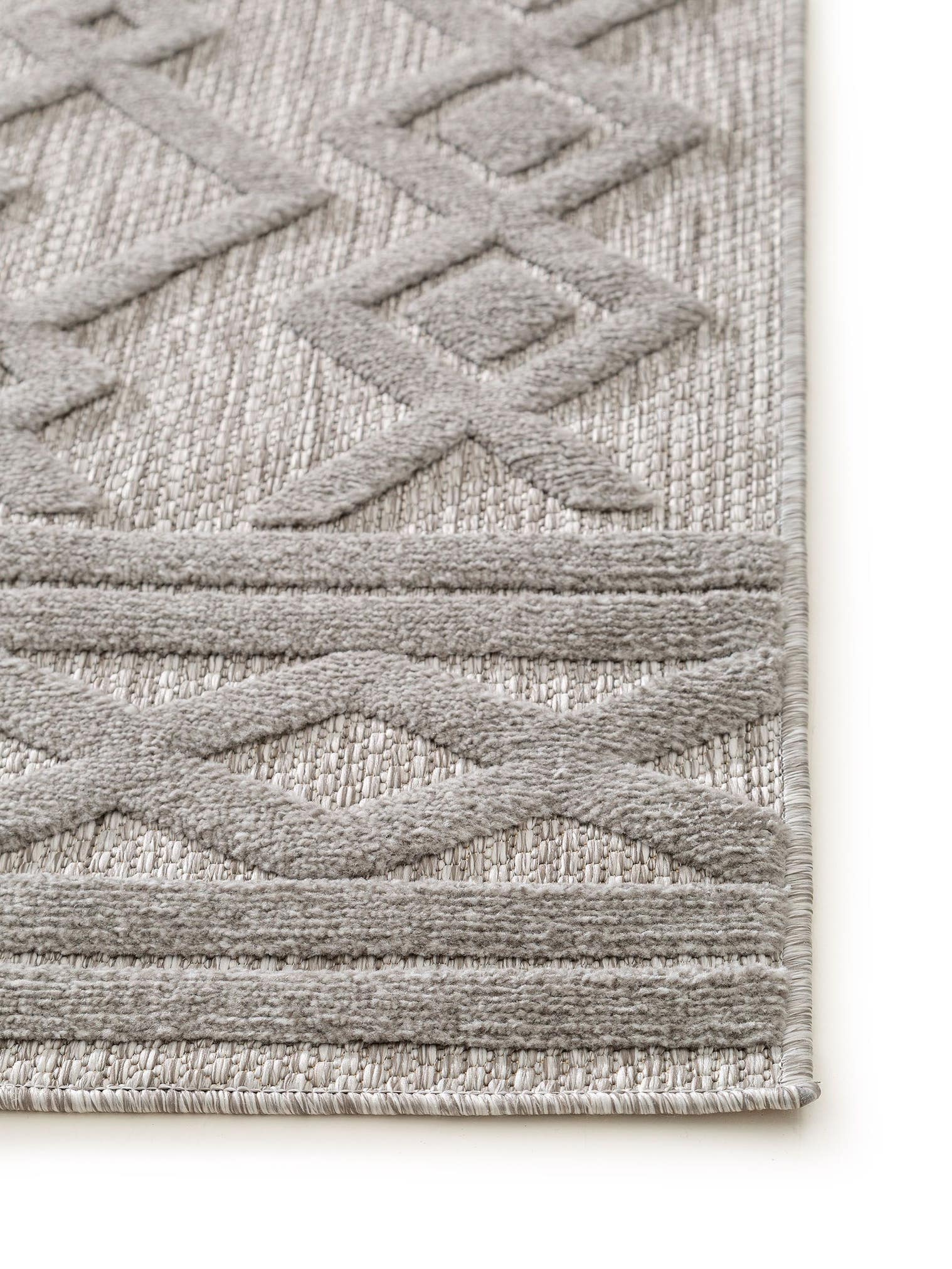 Tapis en 100% Polypropylène en Gris avec une pile de 1- 5 mm de hauteur de benuta Nest