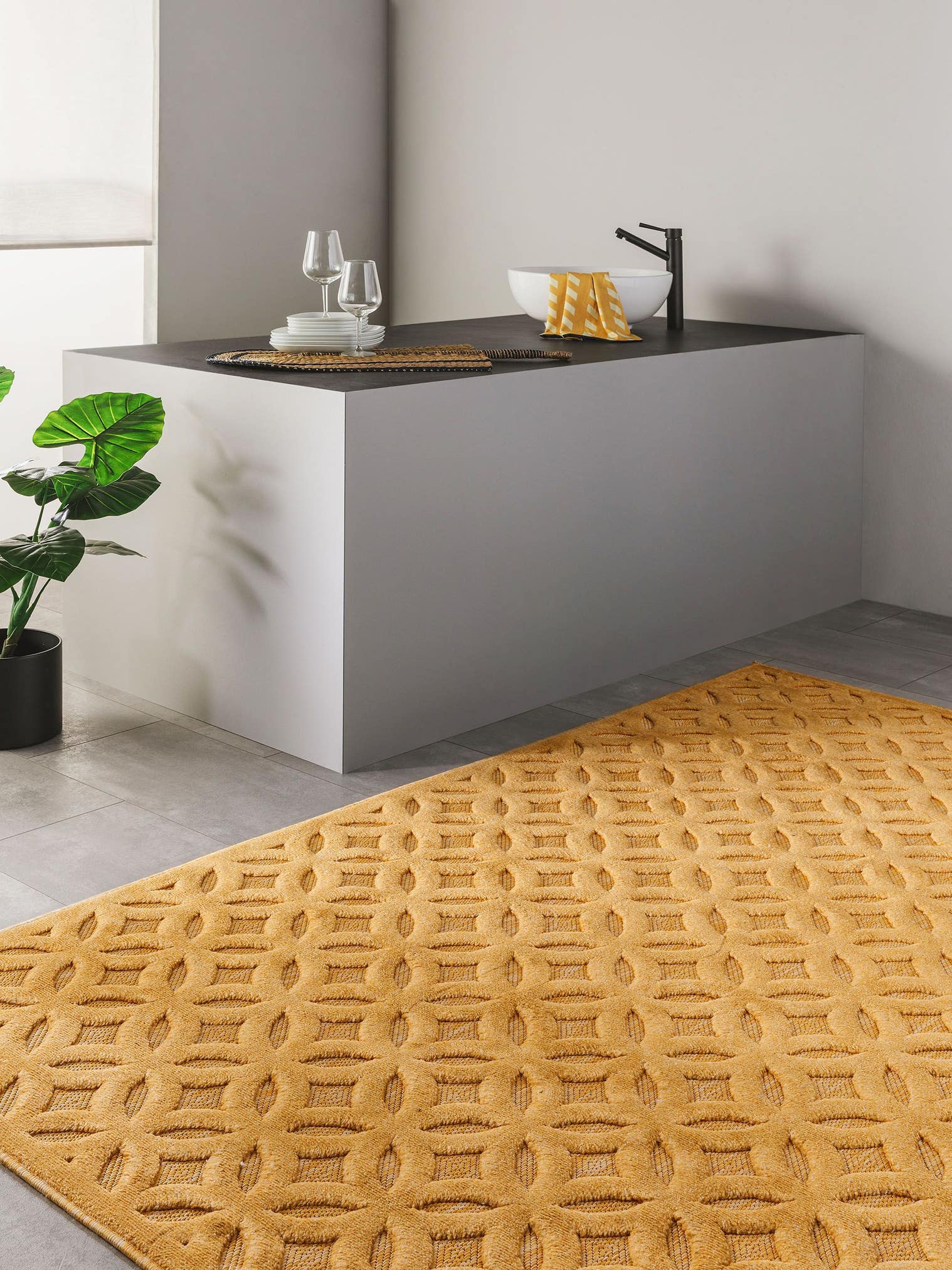 Teppich aus 100% Polypropylen in Gelb mit bis 5 mm hohem Flor von benuta Nest