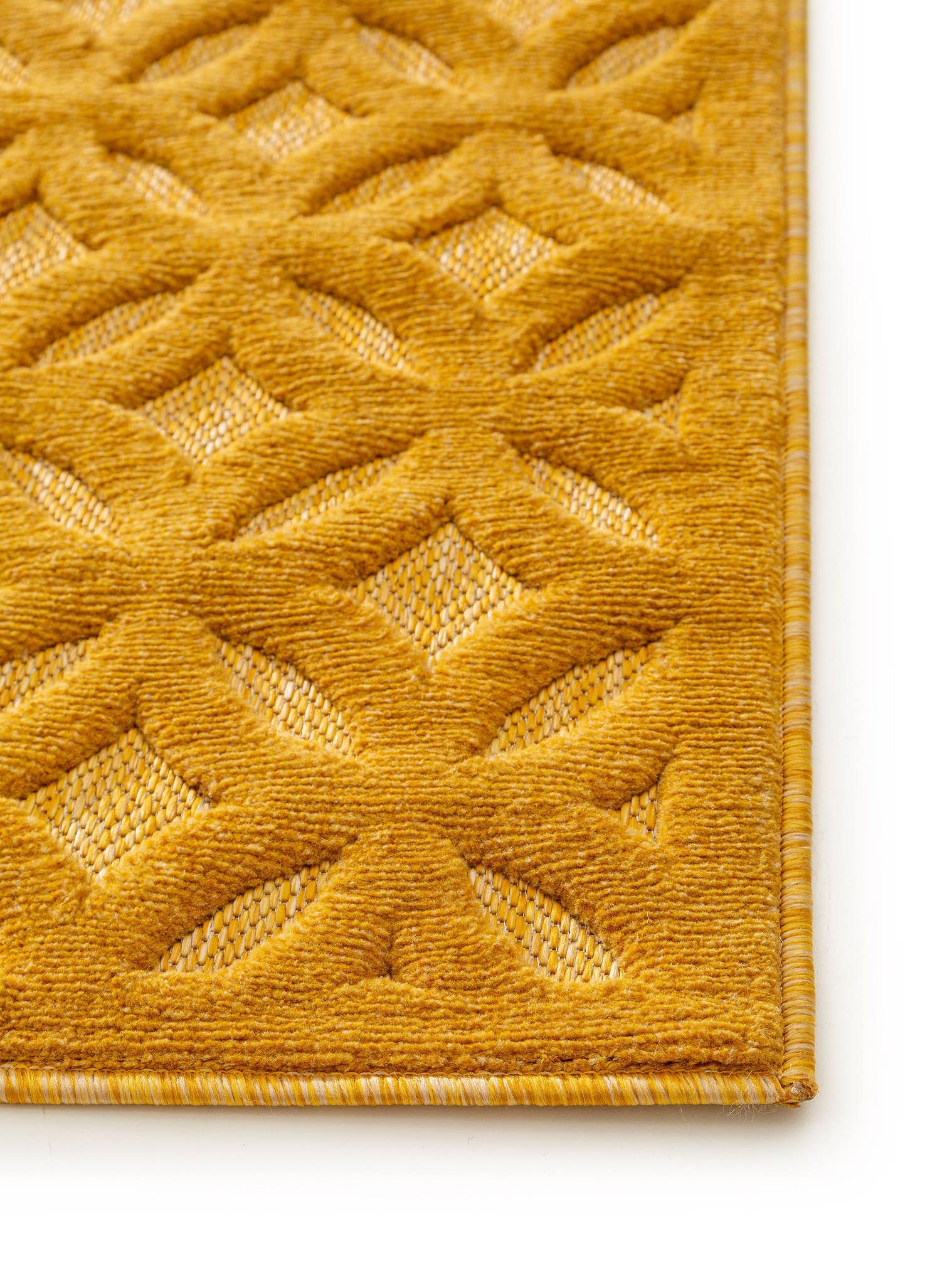 Teppich aus 100% Polypropylen in Gelb mit bis 5 mm hohem Flor von benuta Nest
