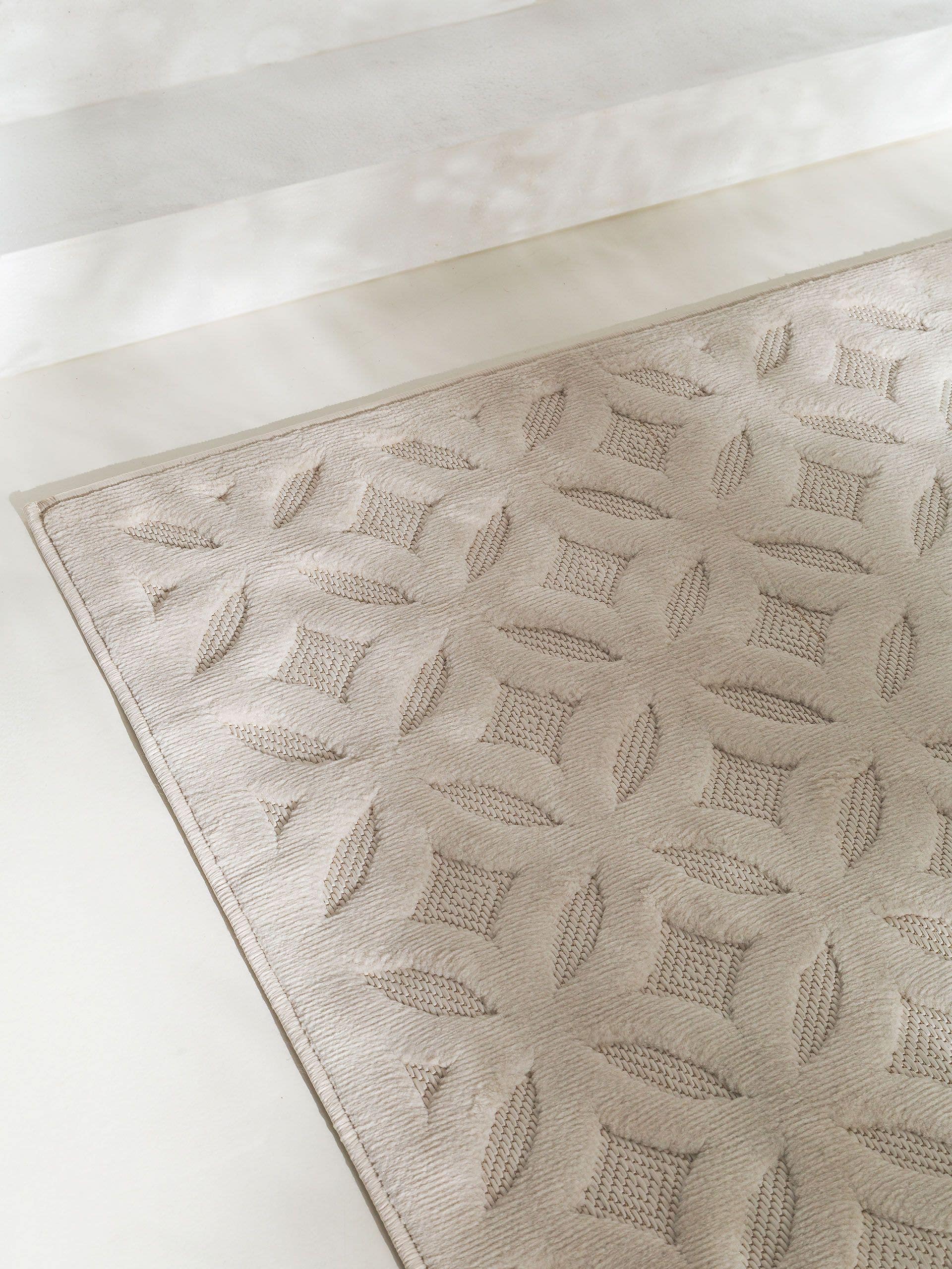 Rug made of 100% Polypropylene in Beige with a 1- 5 mm high pile by benuta Nest