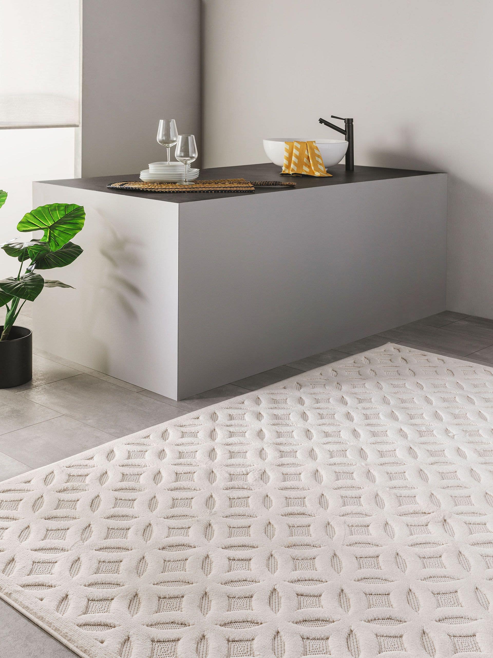 Rug made of 100% Polypropylene in Beige with a 1- 5 mm high pile by benuta Nest