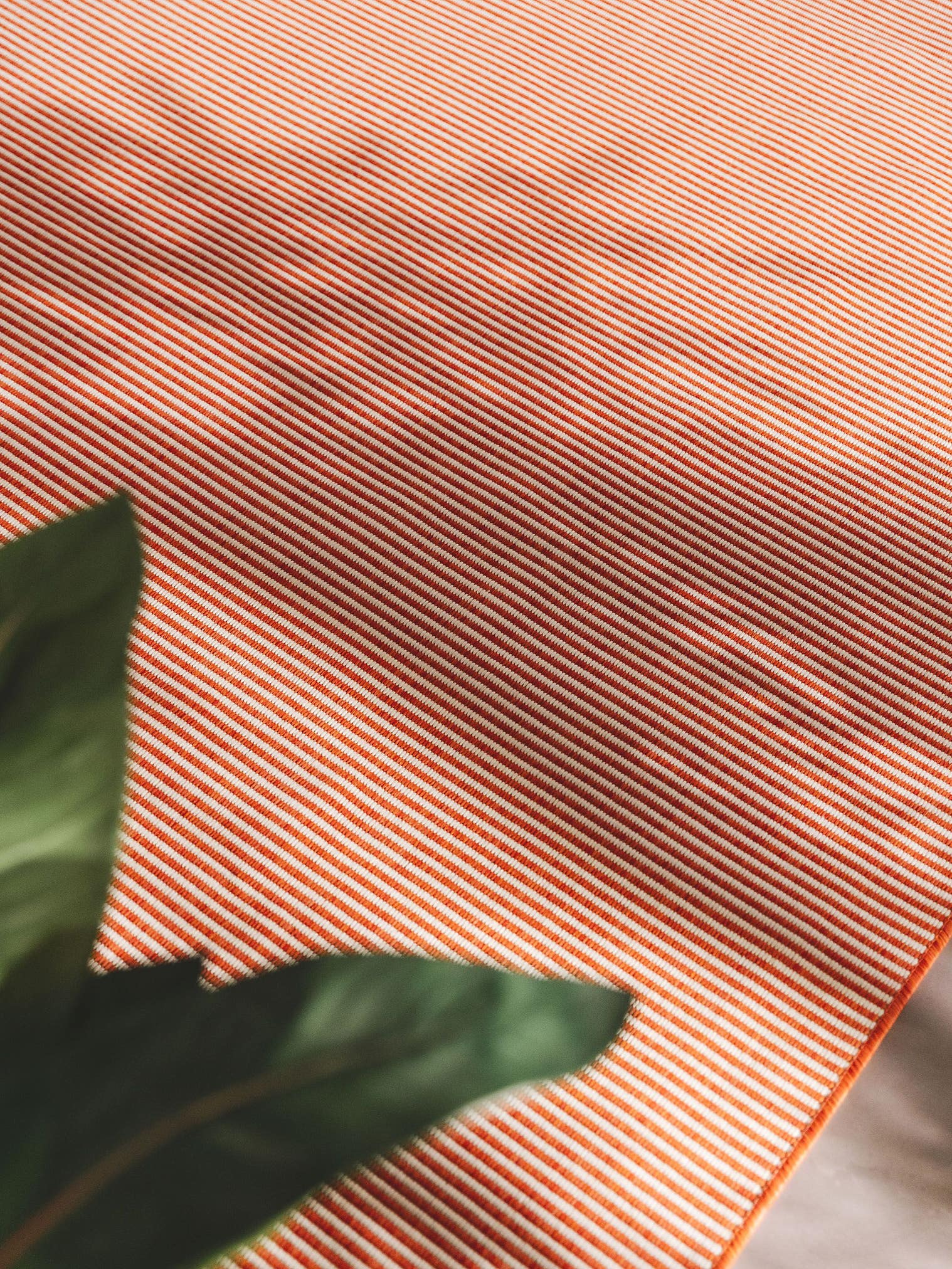 Teppich aus 100% Polypropylen in Orange mit bis 5 mm hohem Flor von benuta Nest