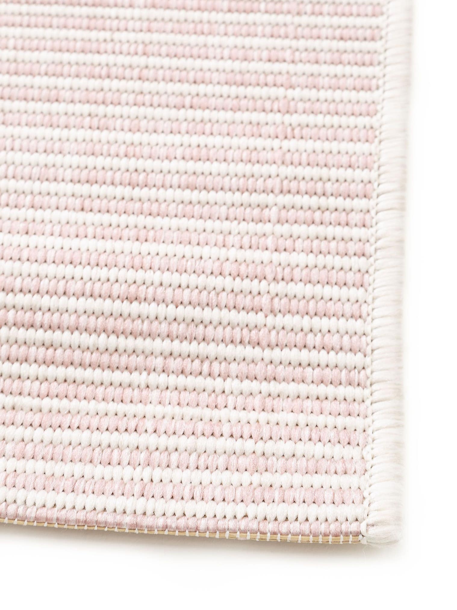 Teppich aus 100% Polypropylen in Rosa mit bis 5 mm hohem Flor von benuta Nest