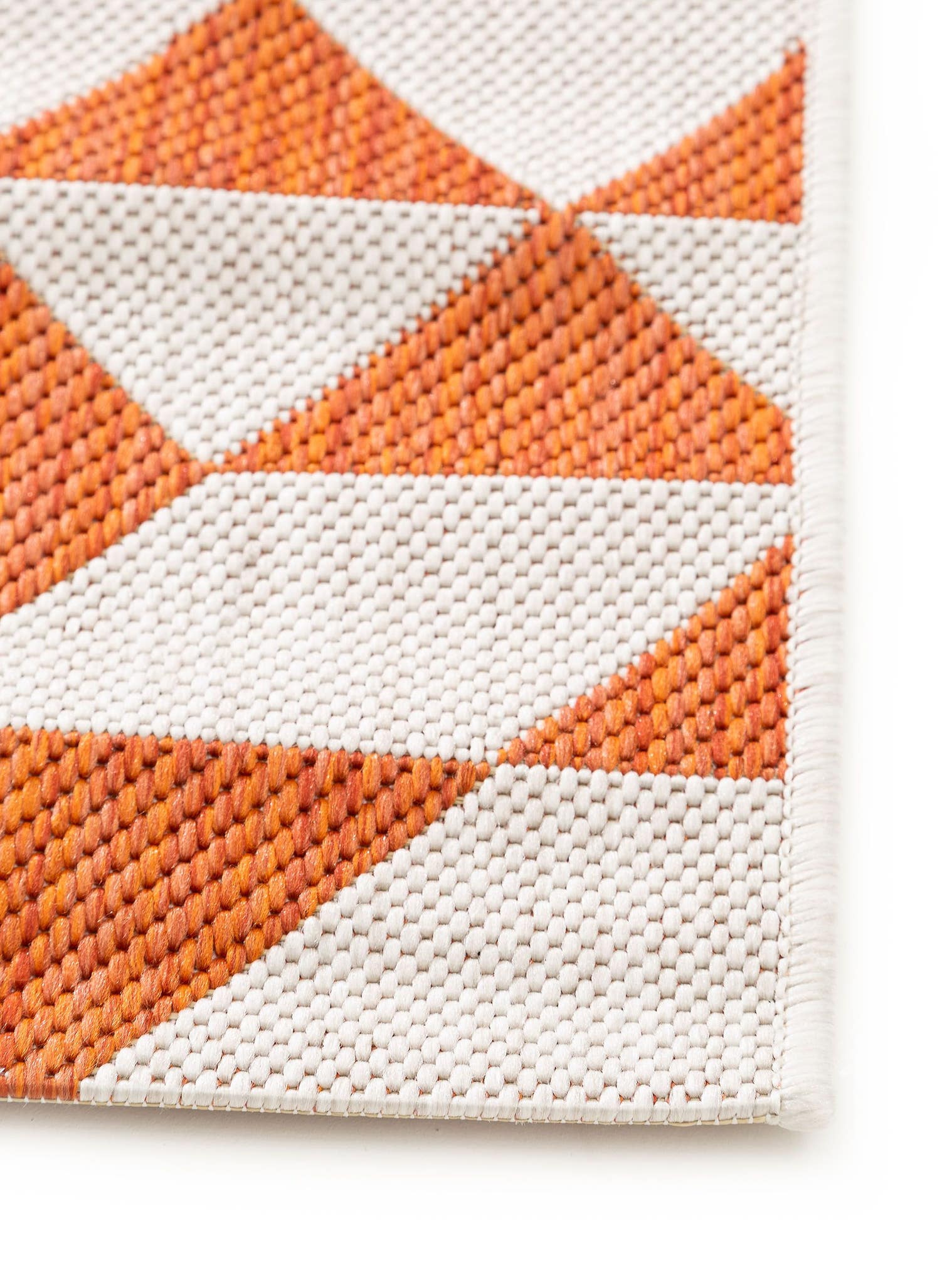 Tapijt van 100% Polypropyleen in Oranje met een 1- 5 mm hoge pool van benuta Nest