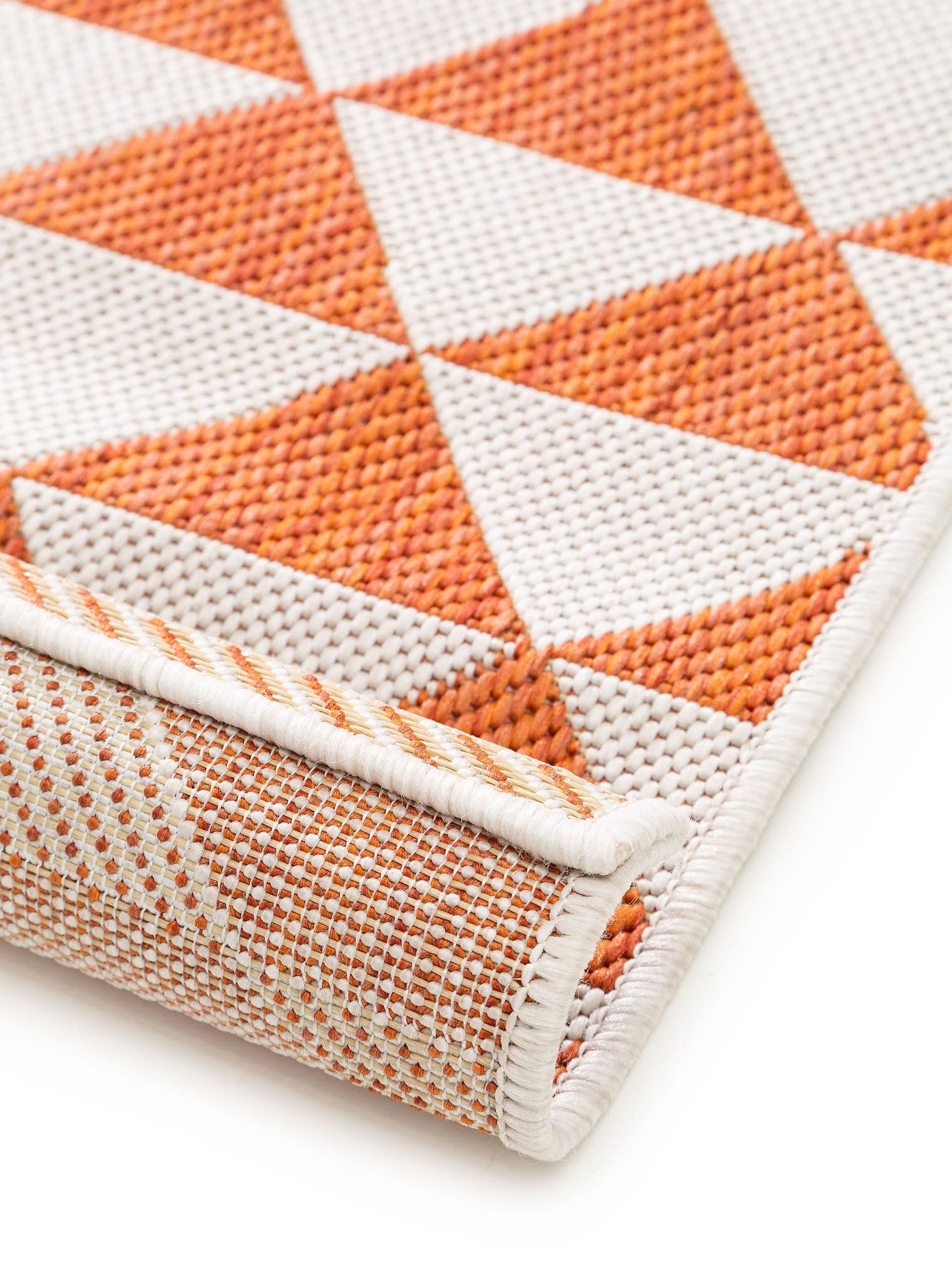 Tapijt van 100% Polypropyleen in Oranje met een 1- 5 mm hoge pool van benuta Nest