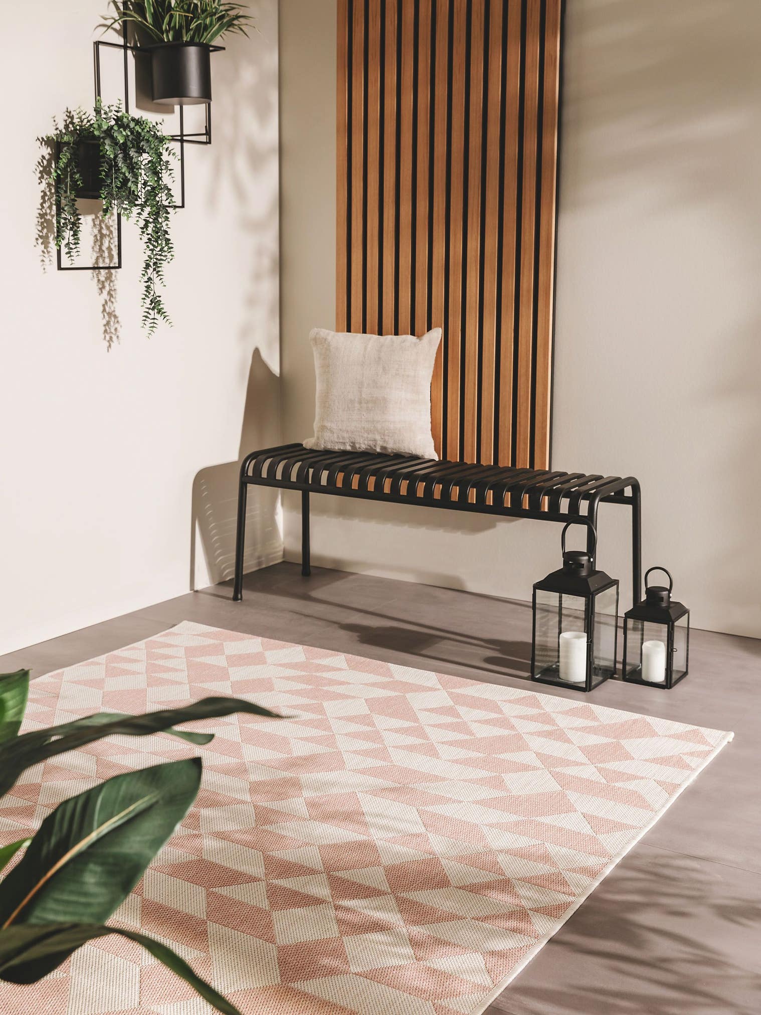 Rug made of 100% Polypropylene in Pink with a 1- 5 mm high pile by benuta Nest