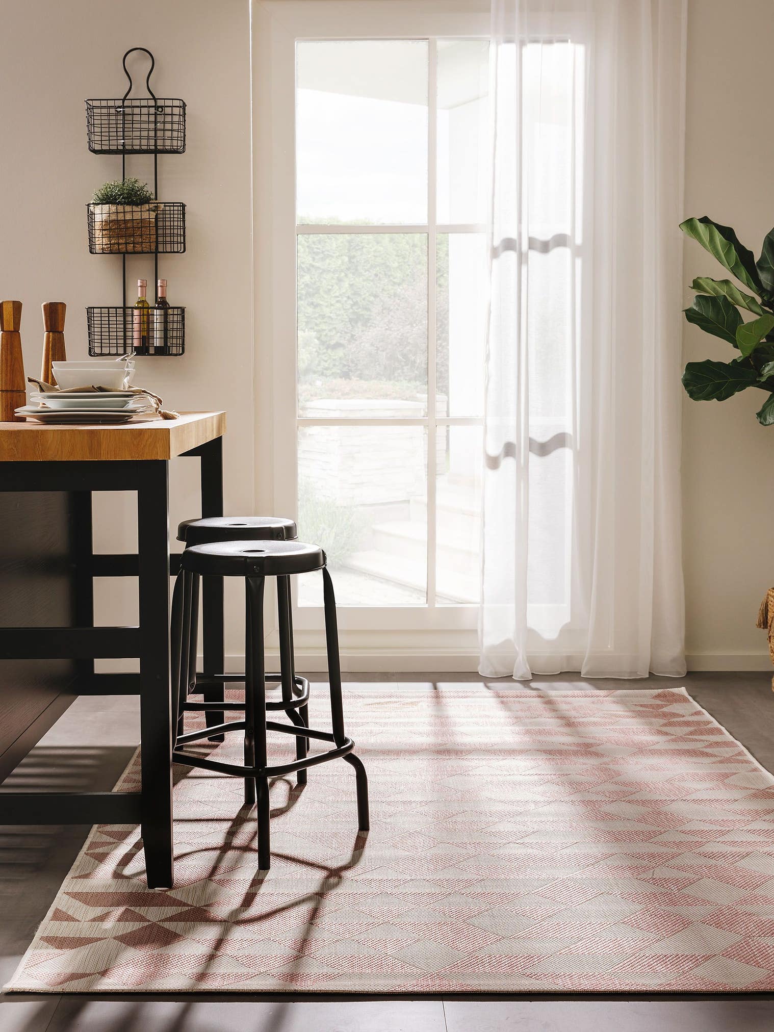 Rug made of 100% Polypropylene in Pink with a 1- 5 mm high pile by benuta Nest
