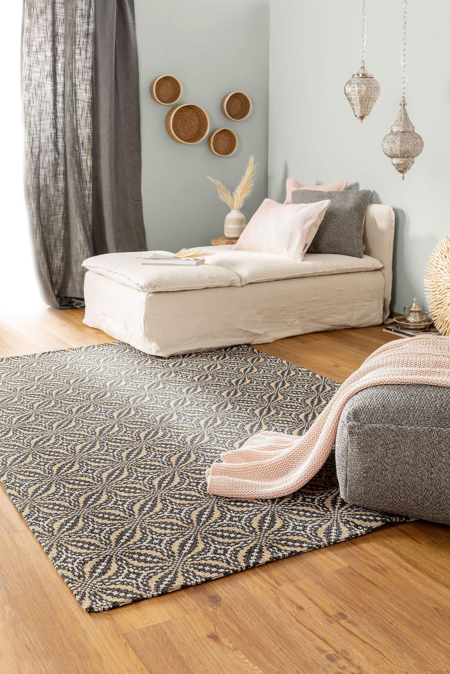 Rug made of 100% Cotton in Black with a 1- 5 mm high pile by benuta Nest