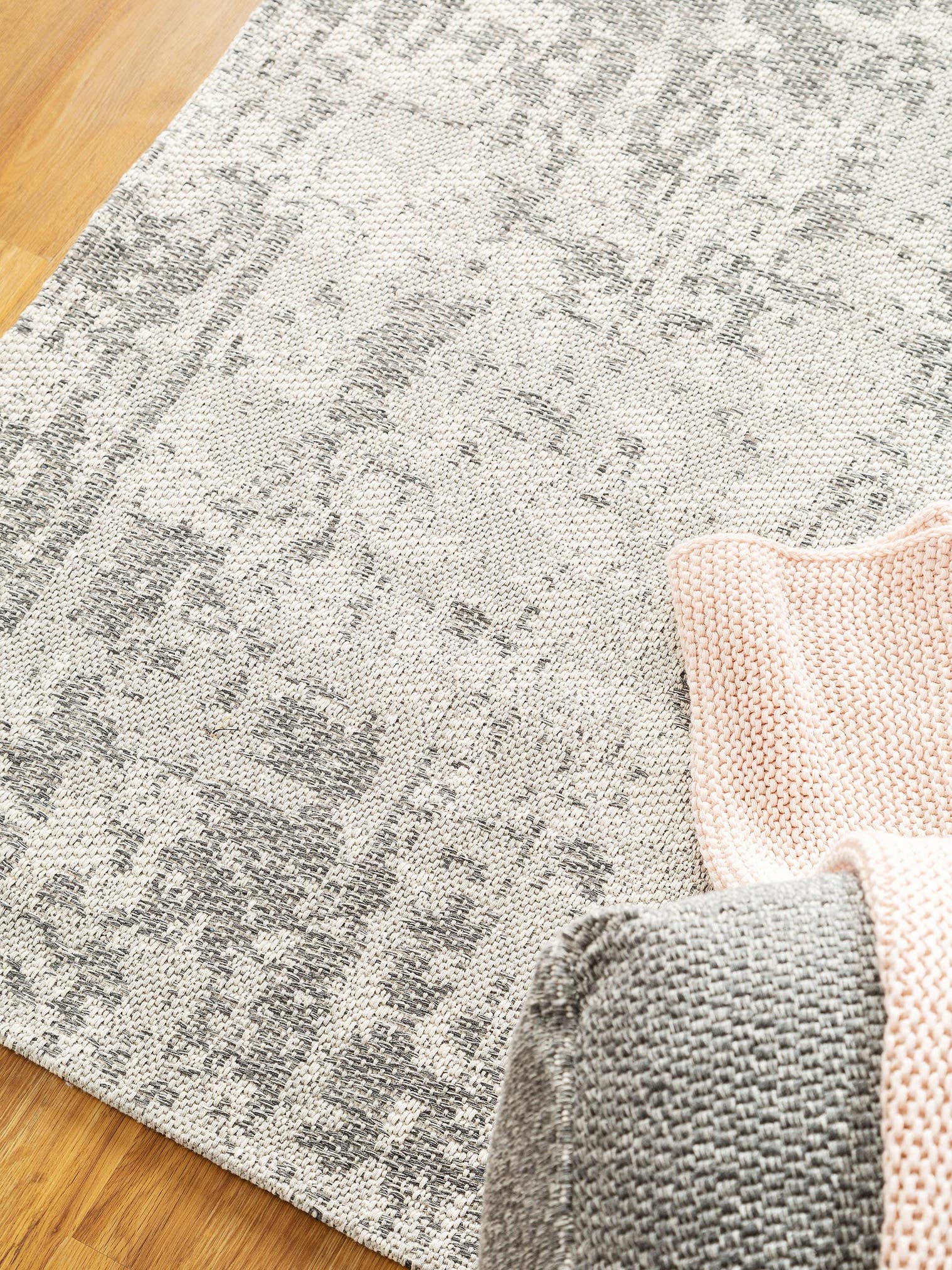 Teppich aus 100% Baumwolle in Grau mit bis 5 mm hohem Flor von benuta Nest
