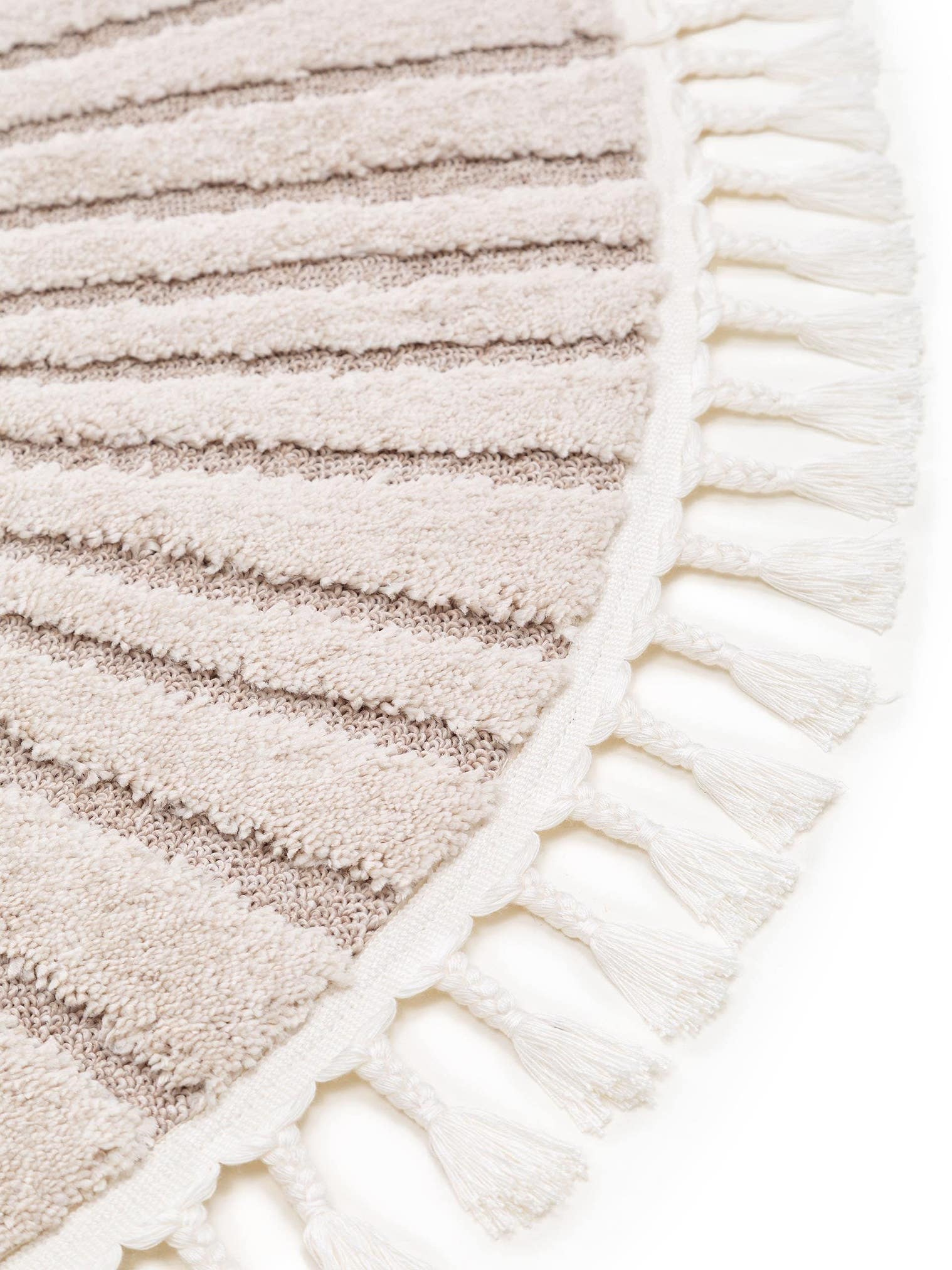 Tapijt van 100% Polyester in Beige met een 11 - 20 mm hoge pool van Lytte