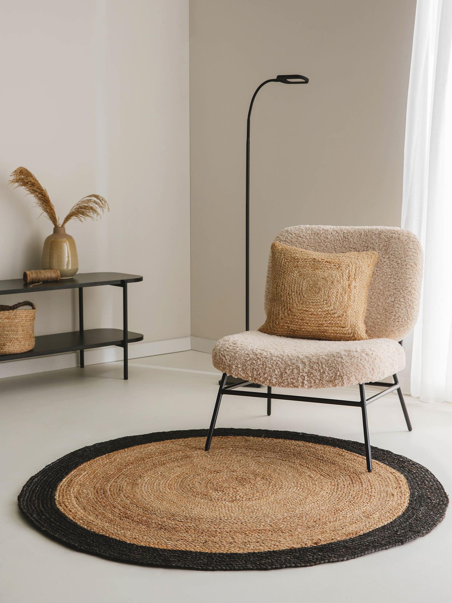Teppich aus 100% Jute in Braun mit bis 5 mm hohem Flor von benuta Pure