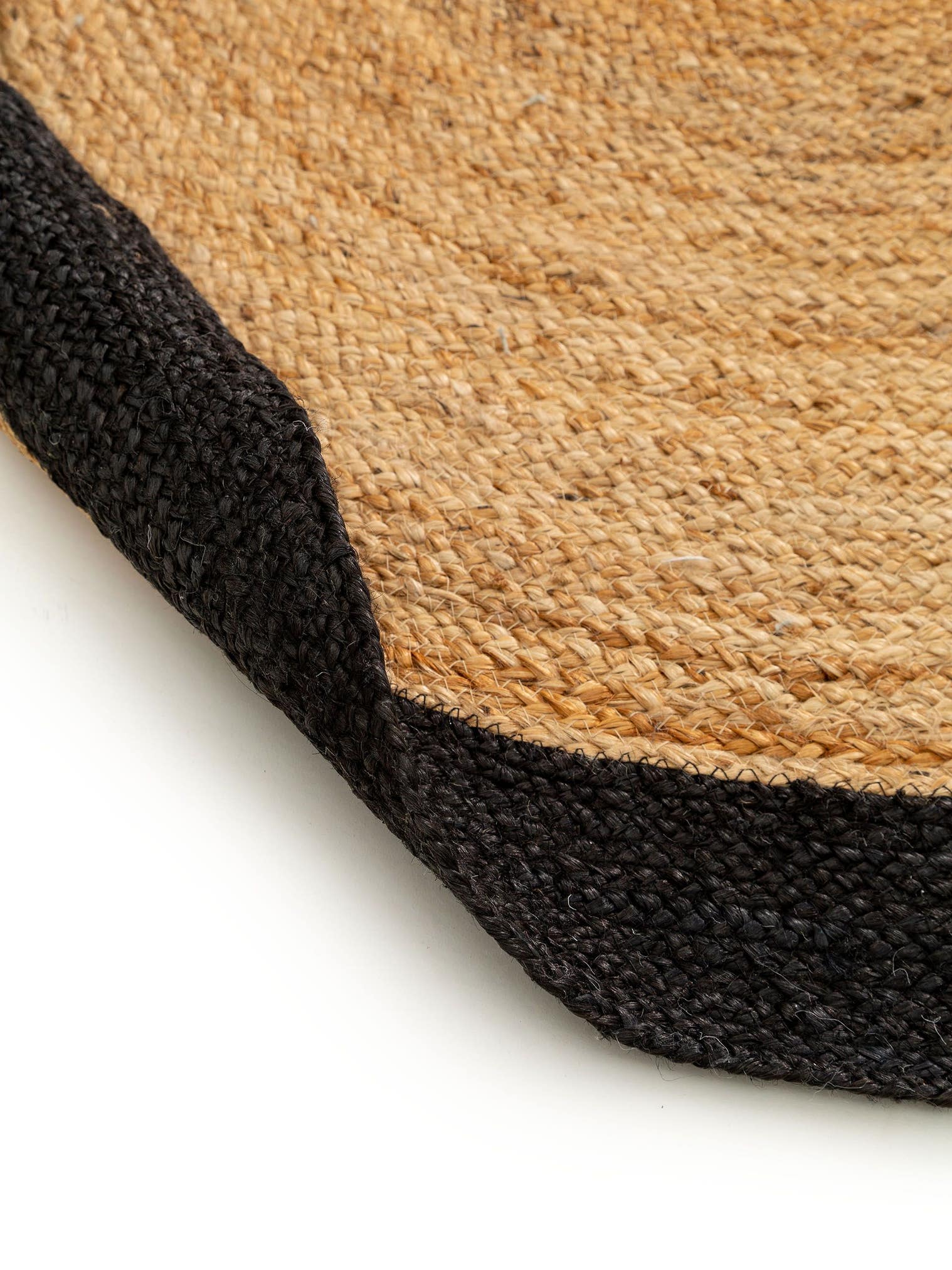 Teppich aus 100% Jute in Braun mit bis 5 mm hohem Flor von benuta Pure