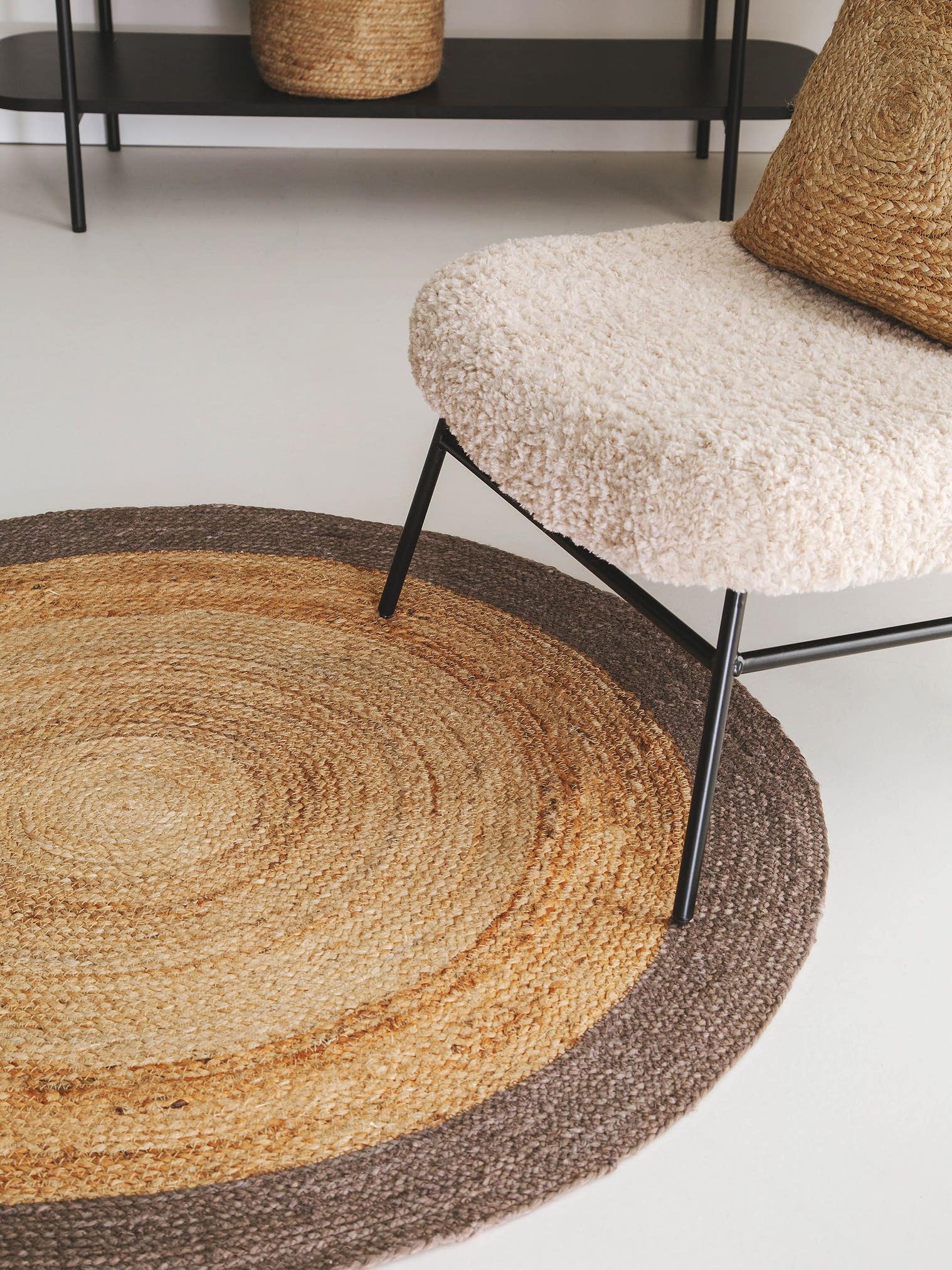 Teppich aus 100% Jute in Grau mit bis 5 mm hohem Flor von benuta Pure