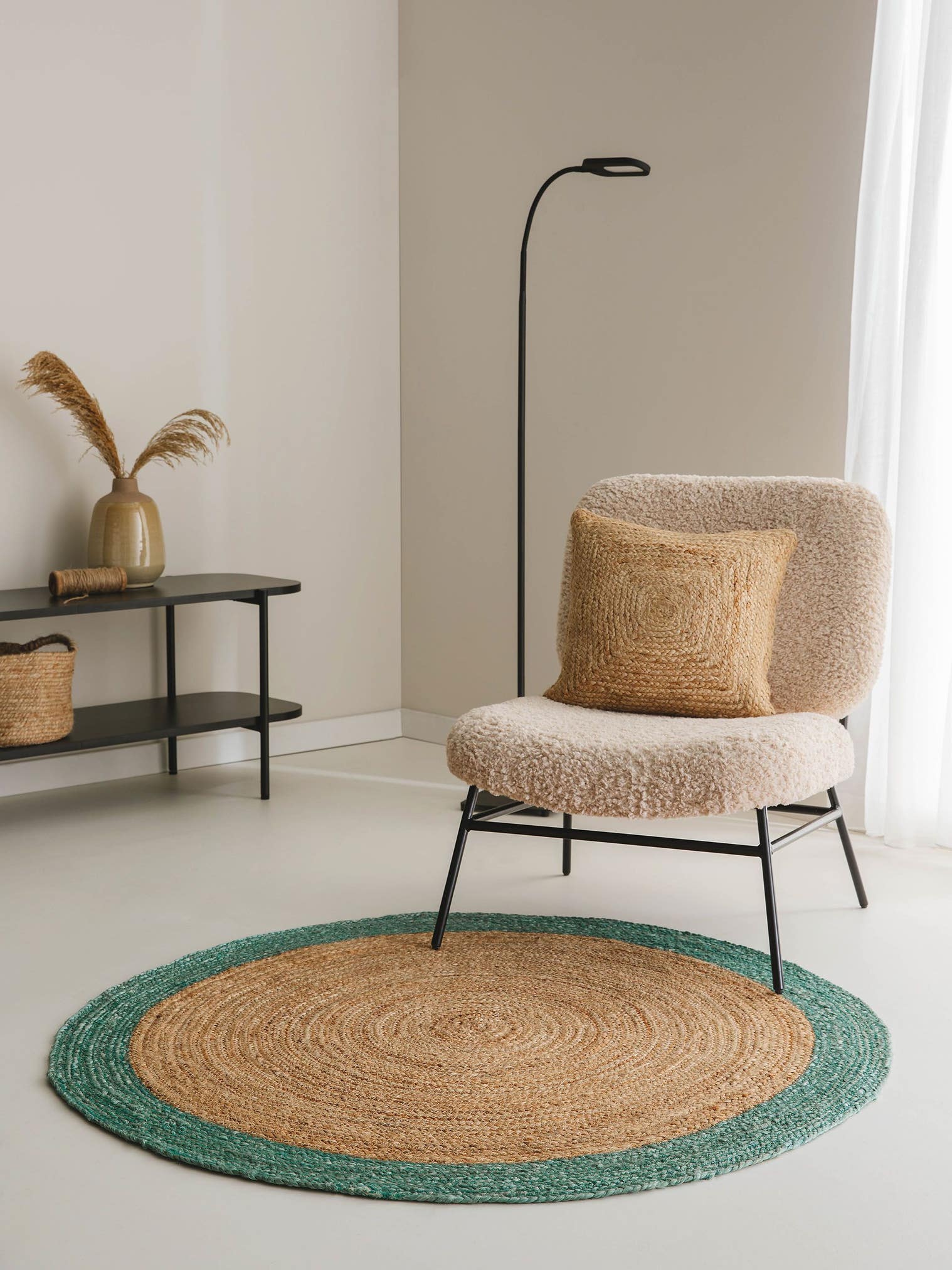 Matta av 100% Jute i Turkos med 1- 5 mm hög lugg från benuta Pure