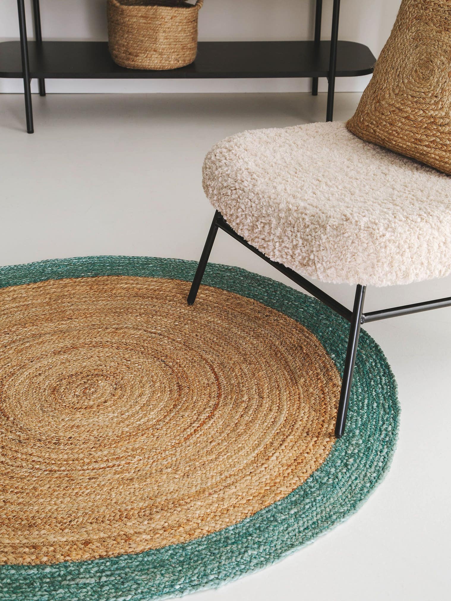 Matta av 100% Jute i Turkos med 1- 5 mm hög lugg från benuta Pure