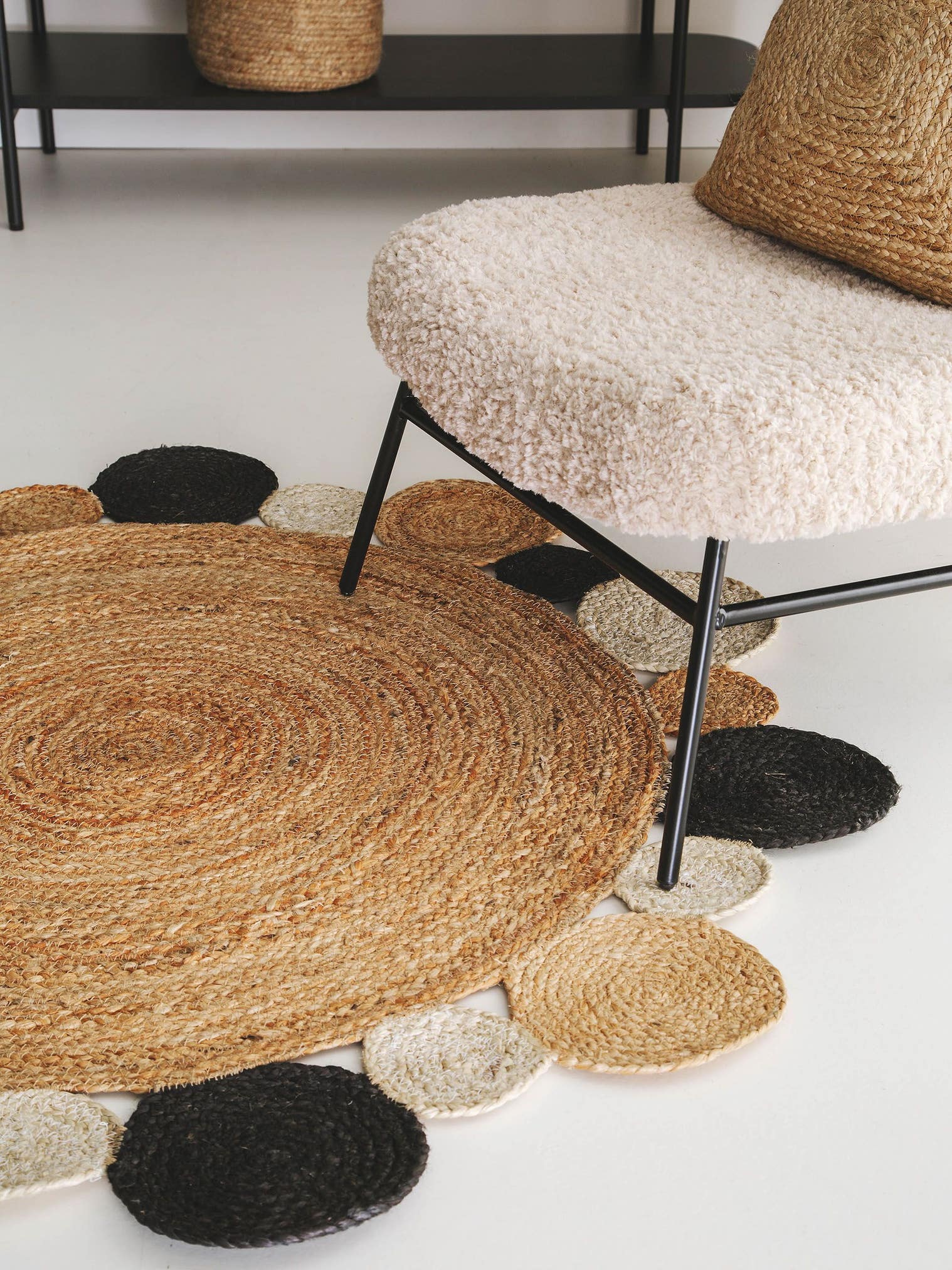 Tapijt van 100% Jute in Bruin met een 1- 5 mm hoge pool van benuta Pure