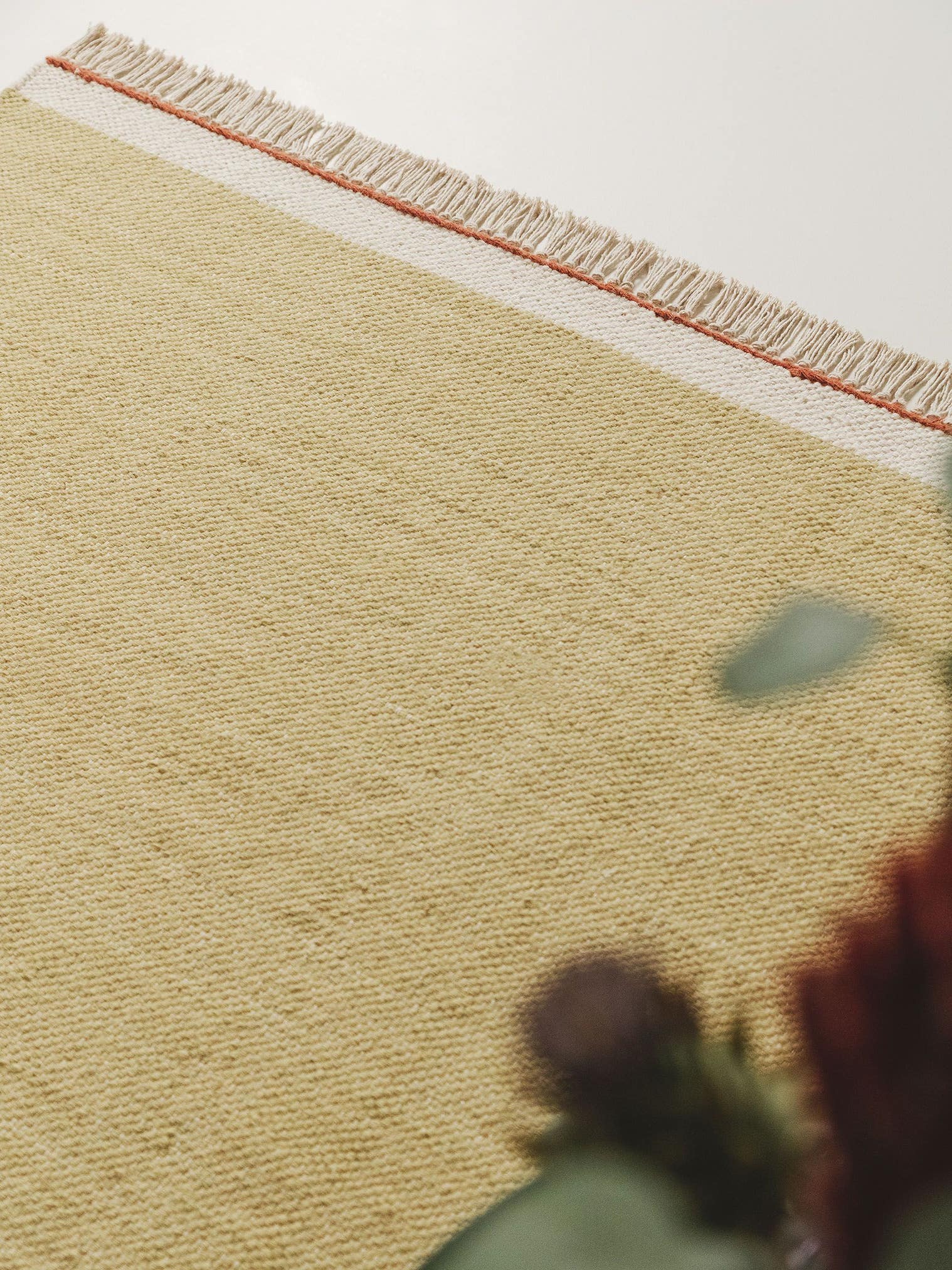 Alfombra de 60% Lana, 40% Algodón en Verde con un pelo de {{Placeholder_Pile Height}} de altura de benuta Pop