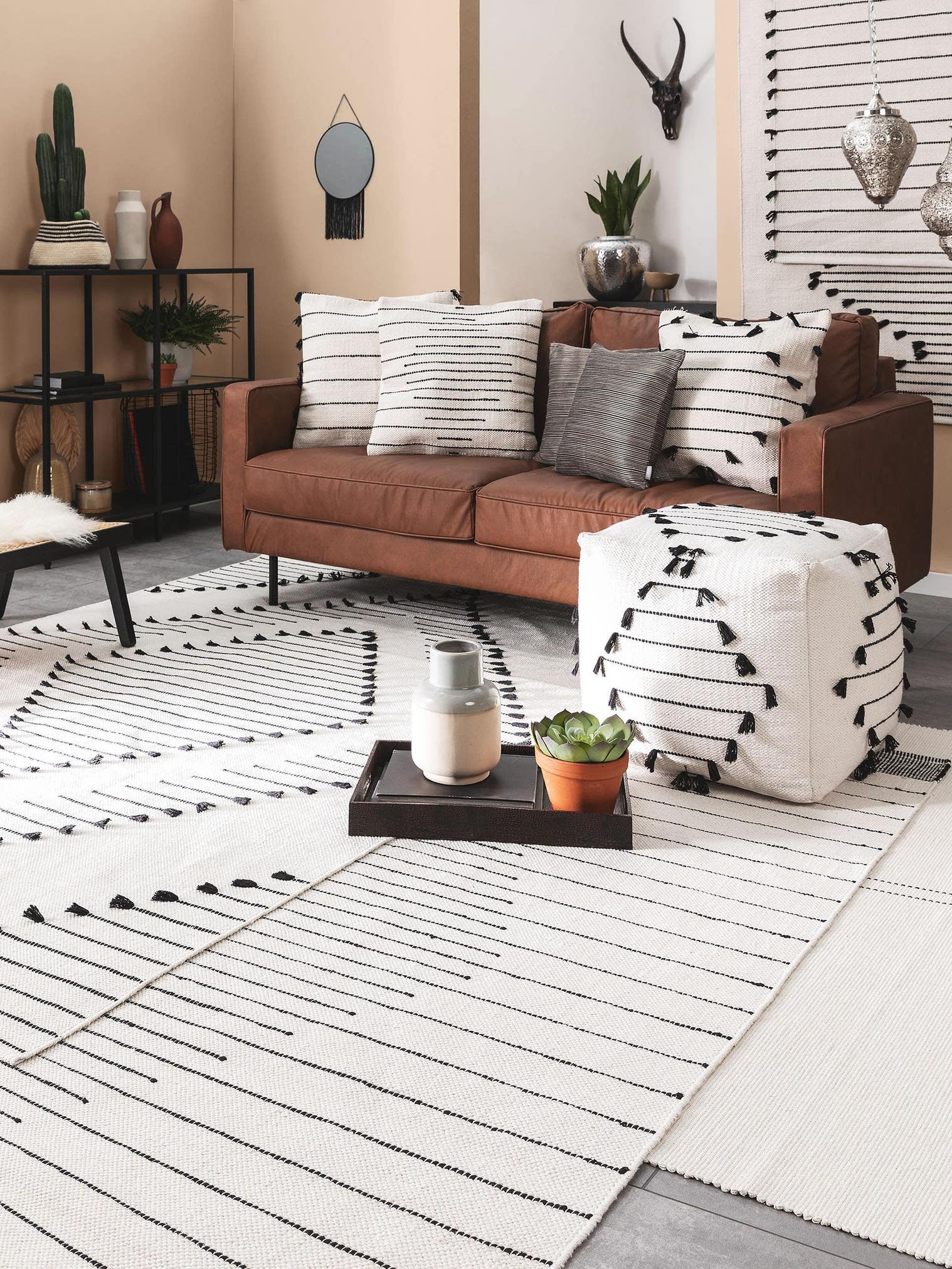 Poef Bo Ivory in Berber-ontwerp van 100% Katoen door benuta Pop