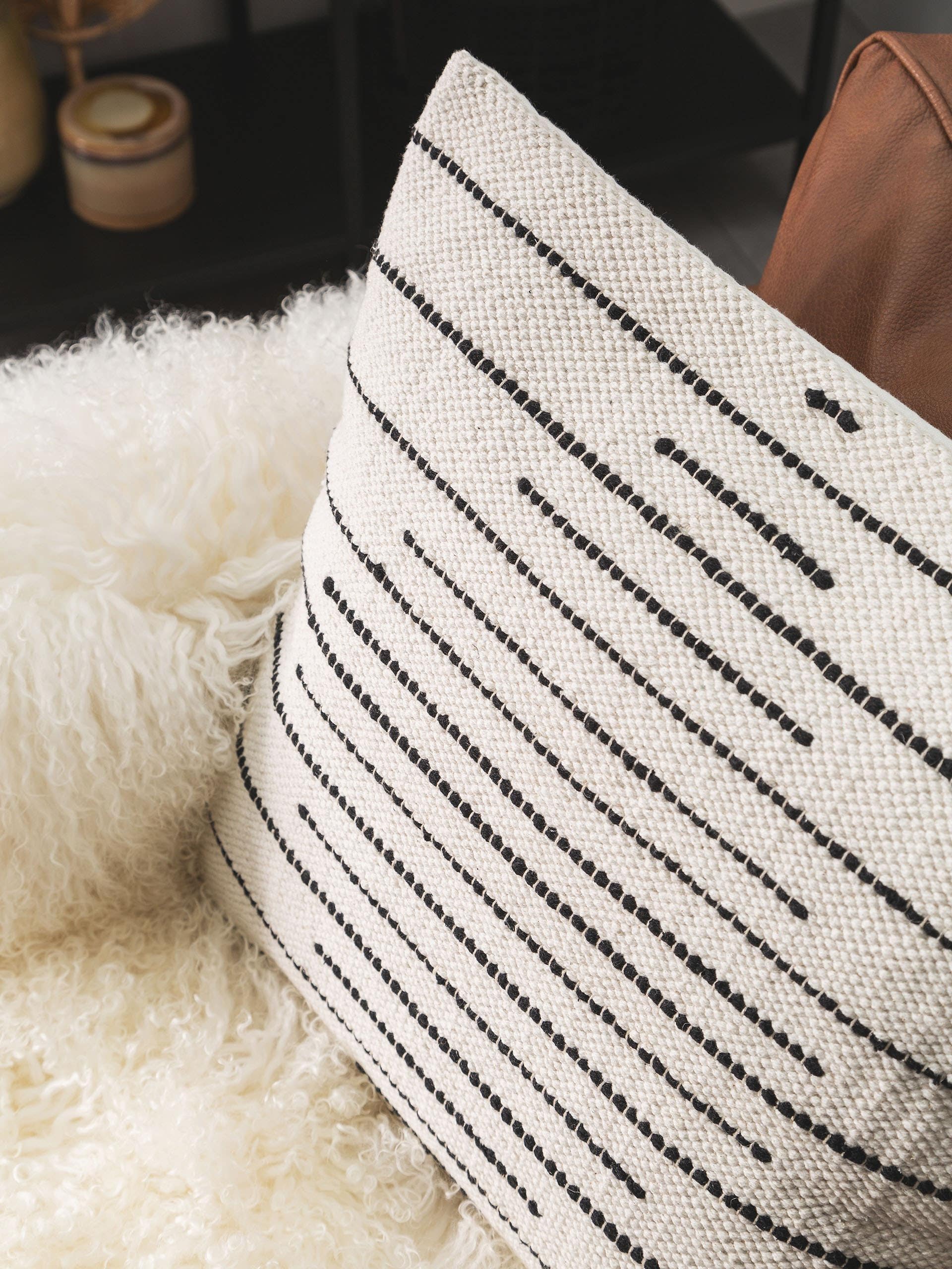 Cushion Cover Bo Ivory in Geometric design made of 100% Cotton by benuta Pop