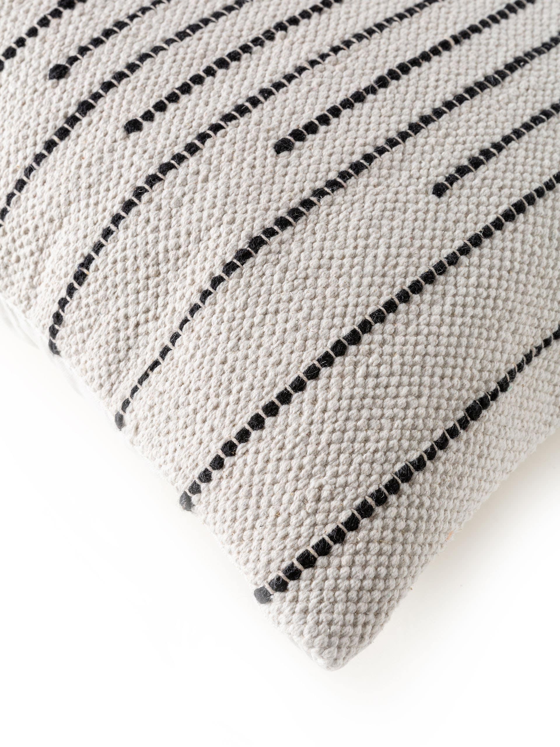 Cushion Cover Bo Ivory in Geometric design made of 100% Cotton by benuta Pop
