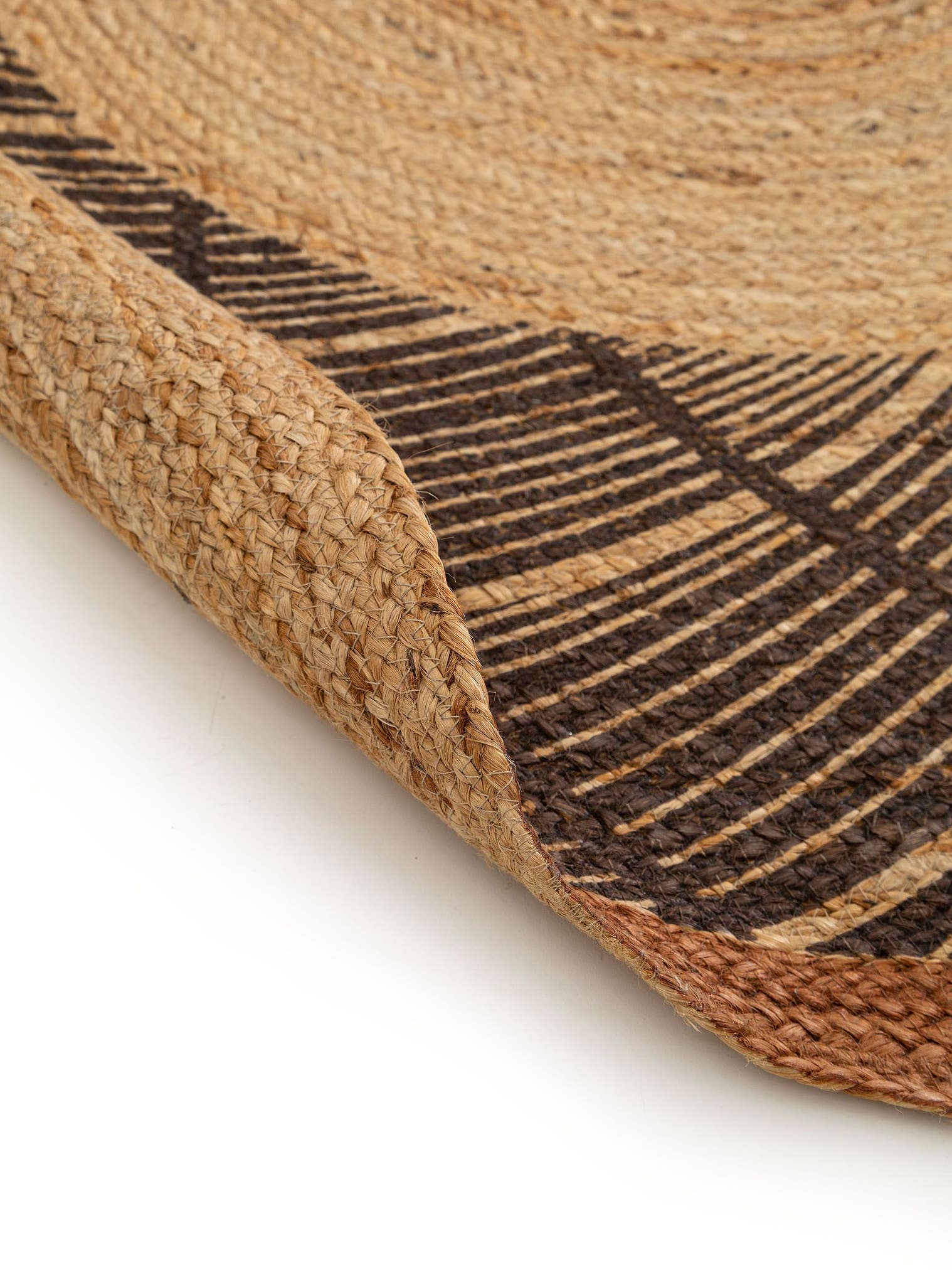 Matta av 100% Jute i Brun med 1- 5 mm hög lugg från benuta Pure