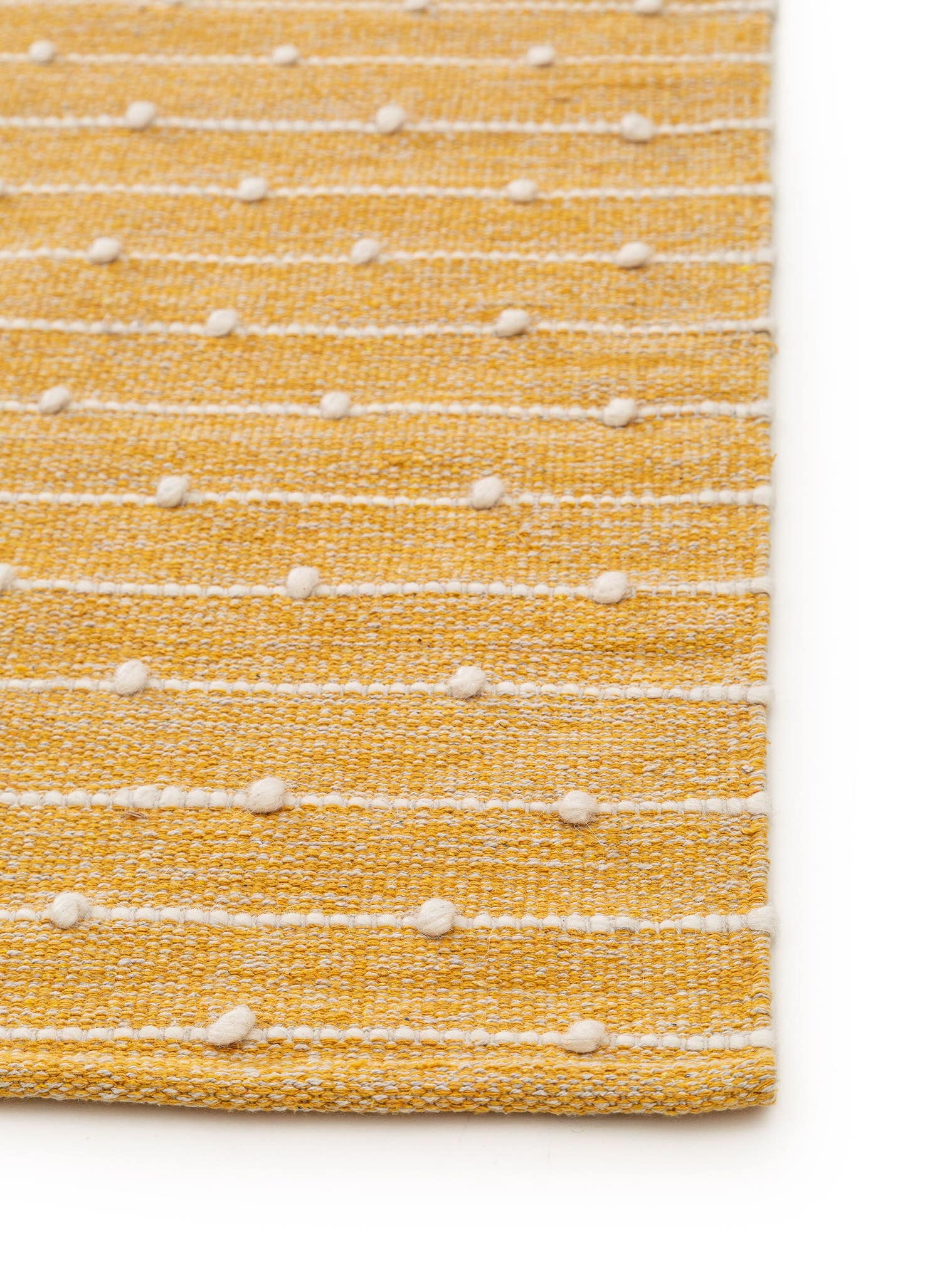 Tappeto di 80% cotton, 20% wool in Giallo con pelo alto 1- 5 mm da Lytte