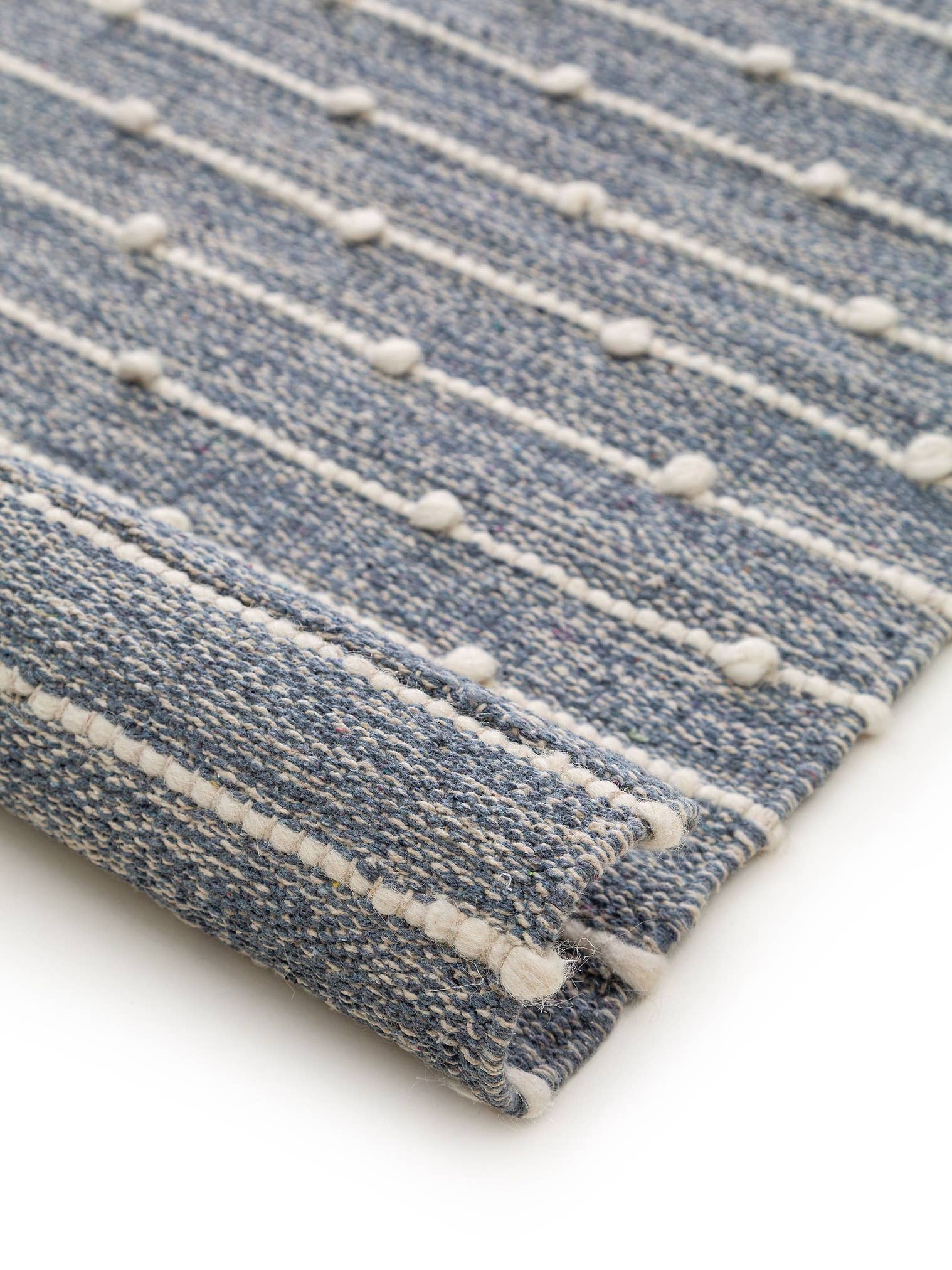 Rug made of 80% cotton, 20% wool in Blue with a 1- 5 mm high pile by Lytte