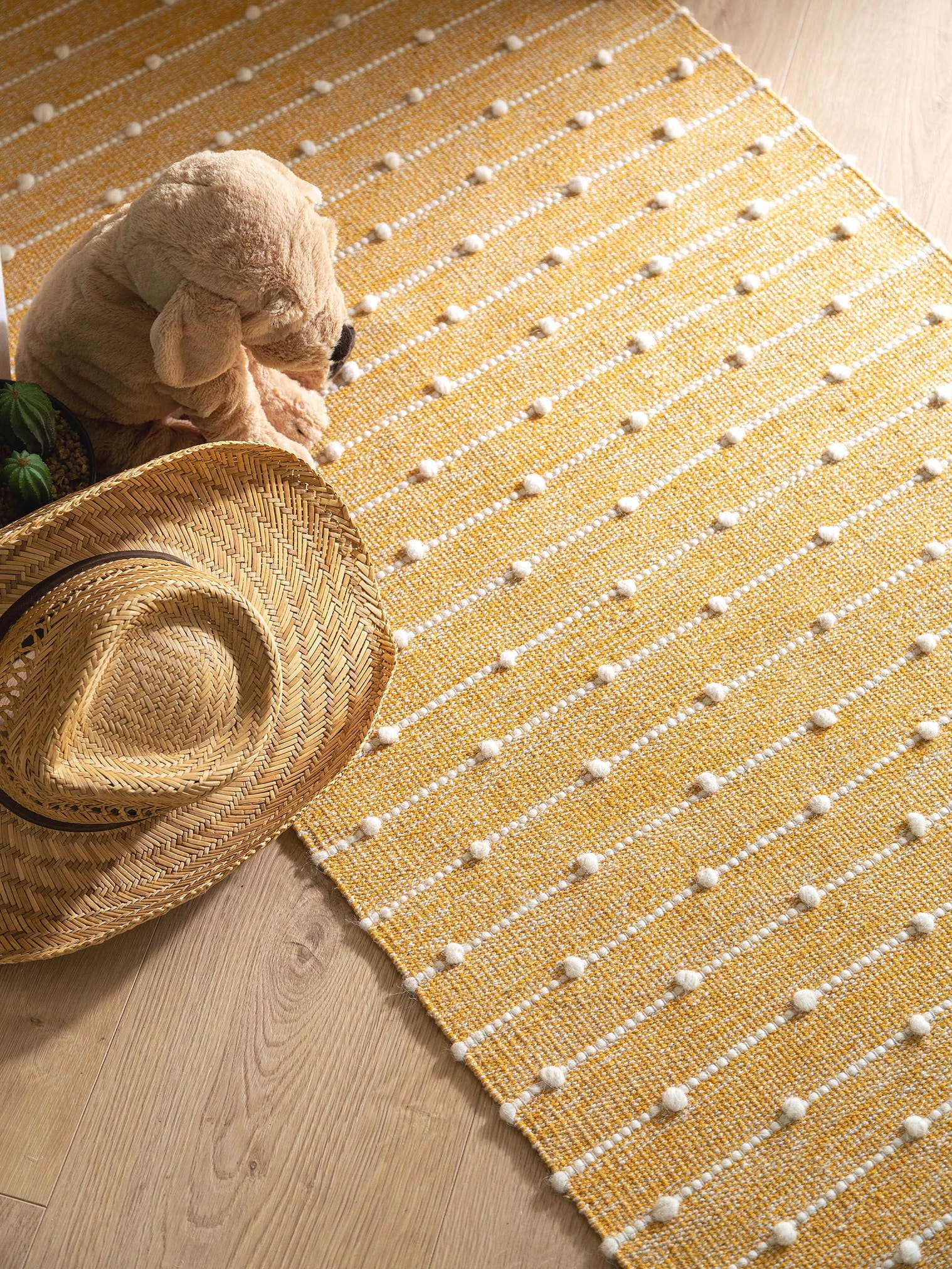 Tapijt van 80% cotton, 20% wool in Geel met een 1- 5 mm hoge pool van Lytte