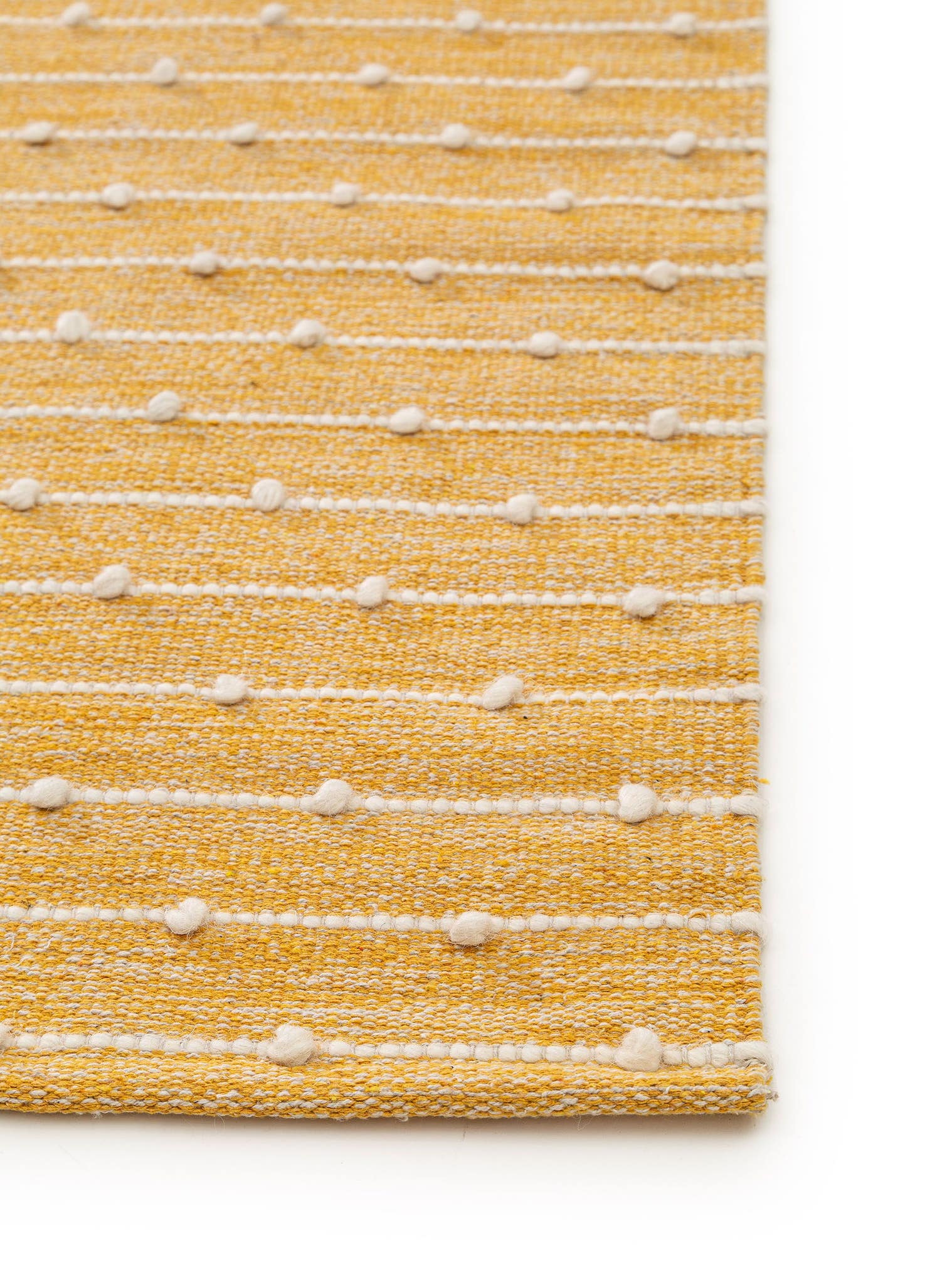 Tapijt van 80% cotton, 20% wool in Geel met een 1- 5 mm hoge pool van Lytte